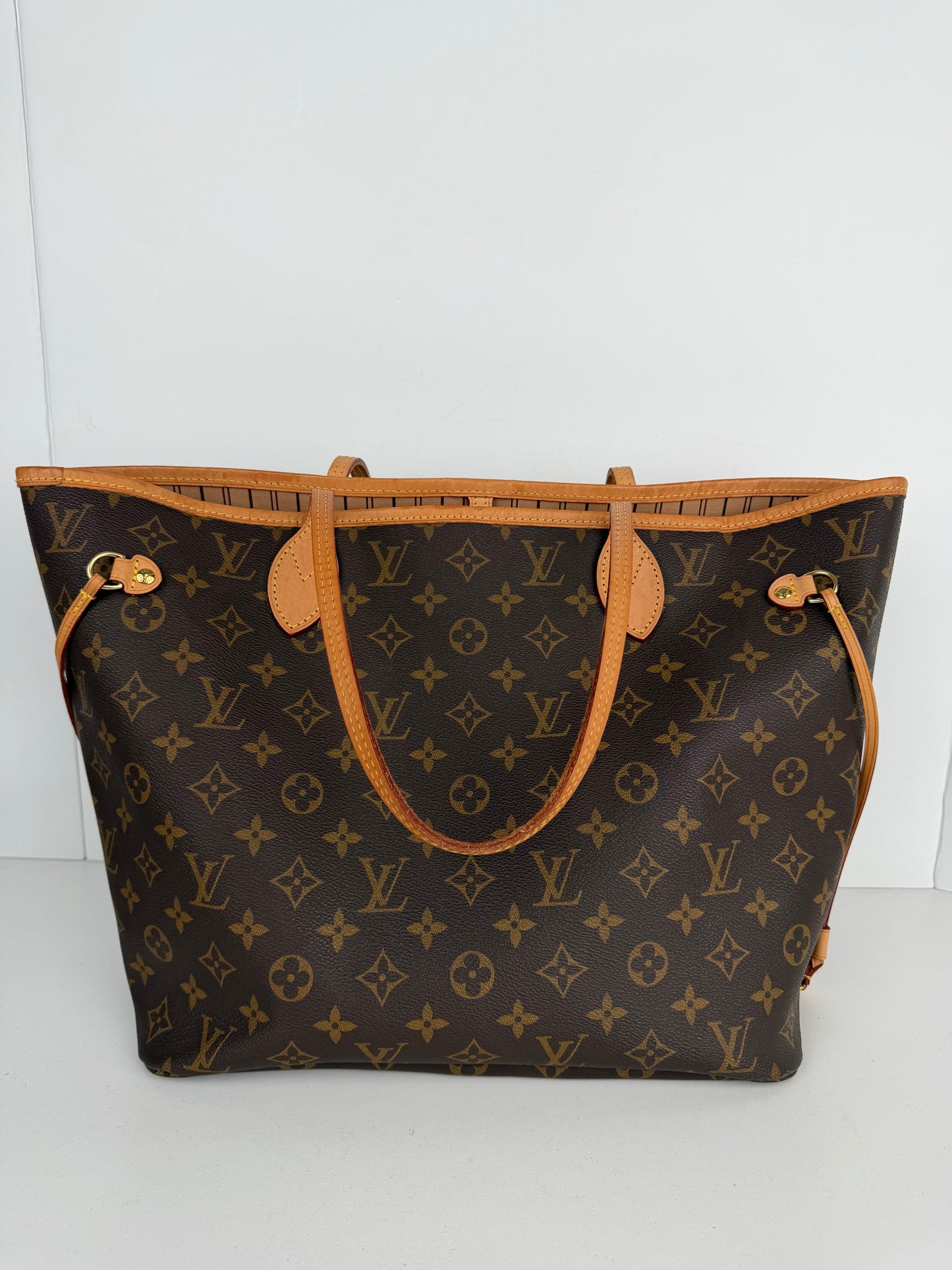 Louis Vuitton Monogram Neverfull MM Tote Bag in LV Monogram Canvas NFC S