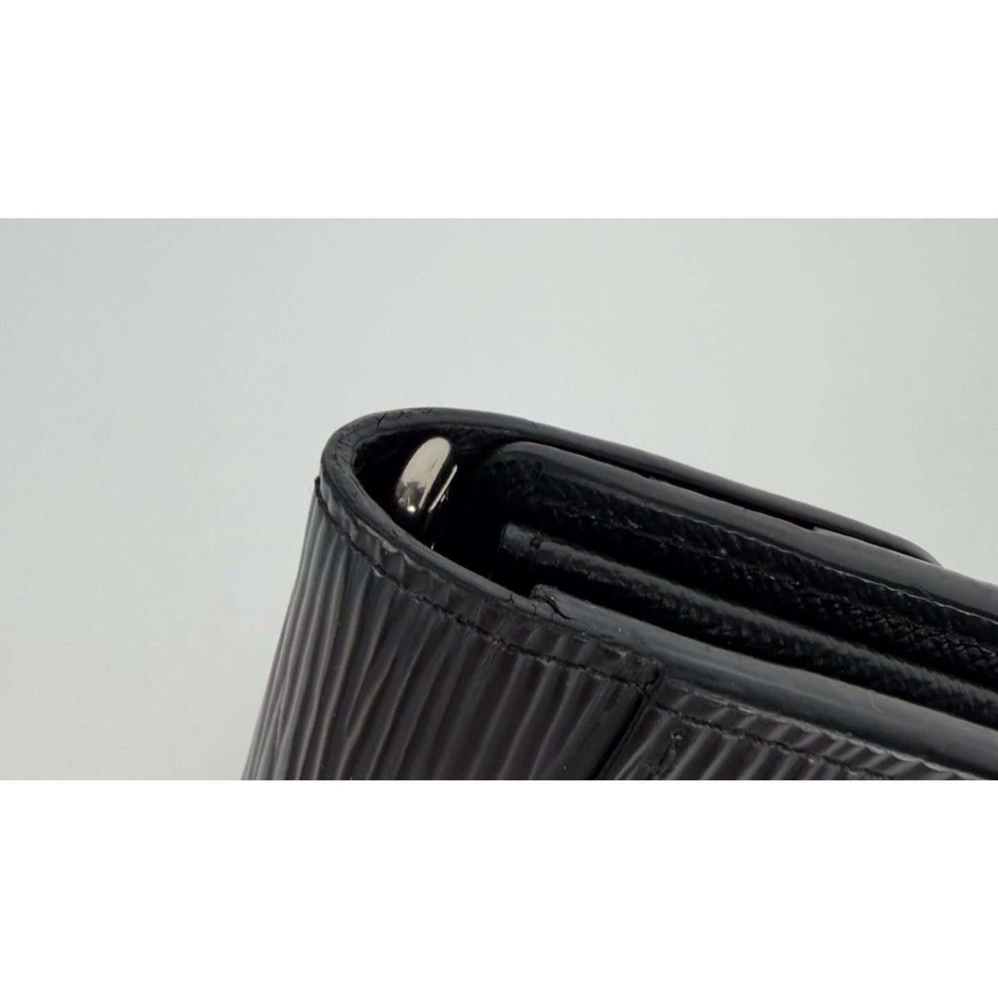 Louis Vuitton Sarah Wallet Black Epi Leather & Snap Closure NFC K2