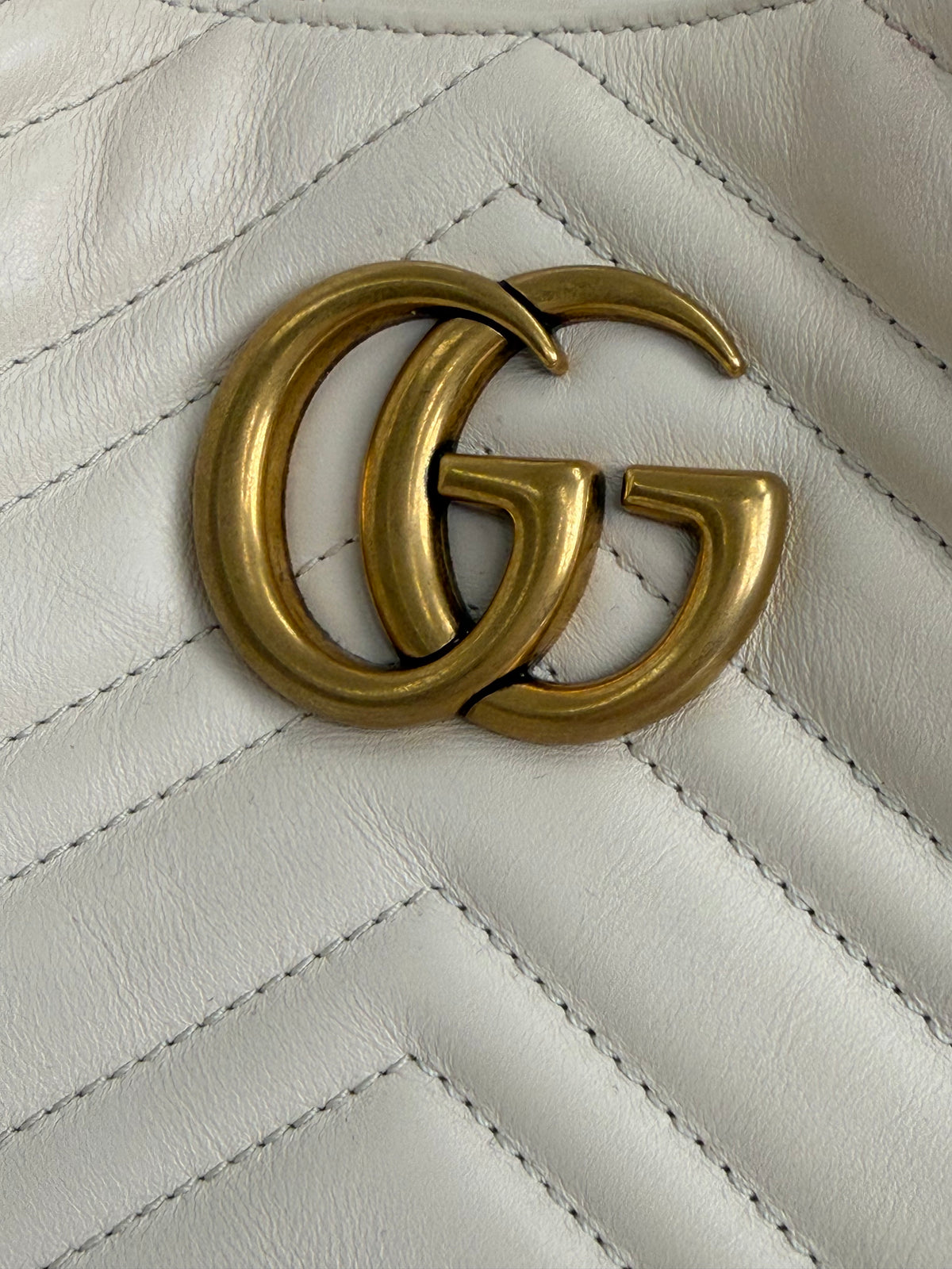 Gucci GG Marmont Chain Shoulder Bag in Beige Matelasse Leather YS18