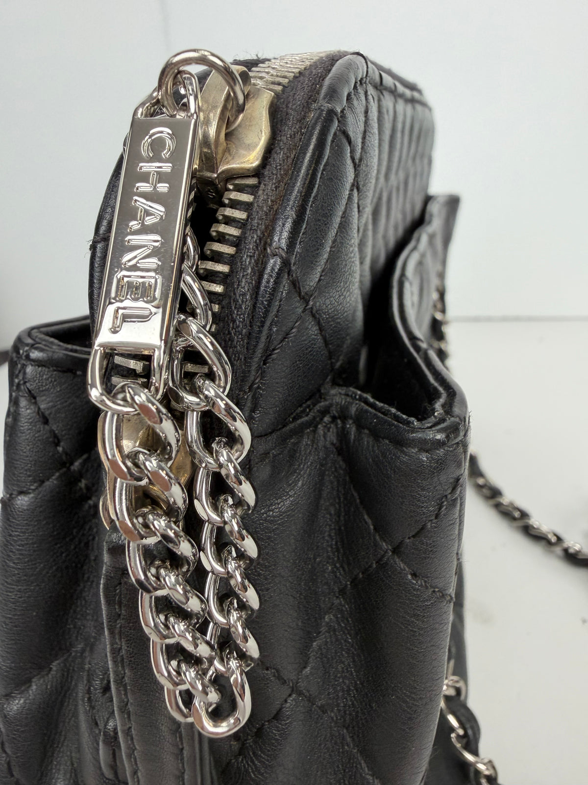 Chanel In The Business Shoulder Bag in Quilted Leather Silver-Tone Hardware 2011  YC3