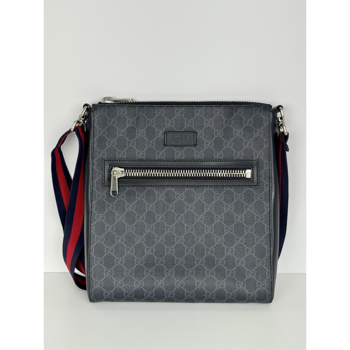 Gucci GG Supreme Gray Canvas Messenger Bag with Black Trim B-2
