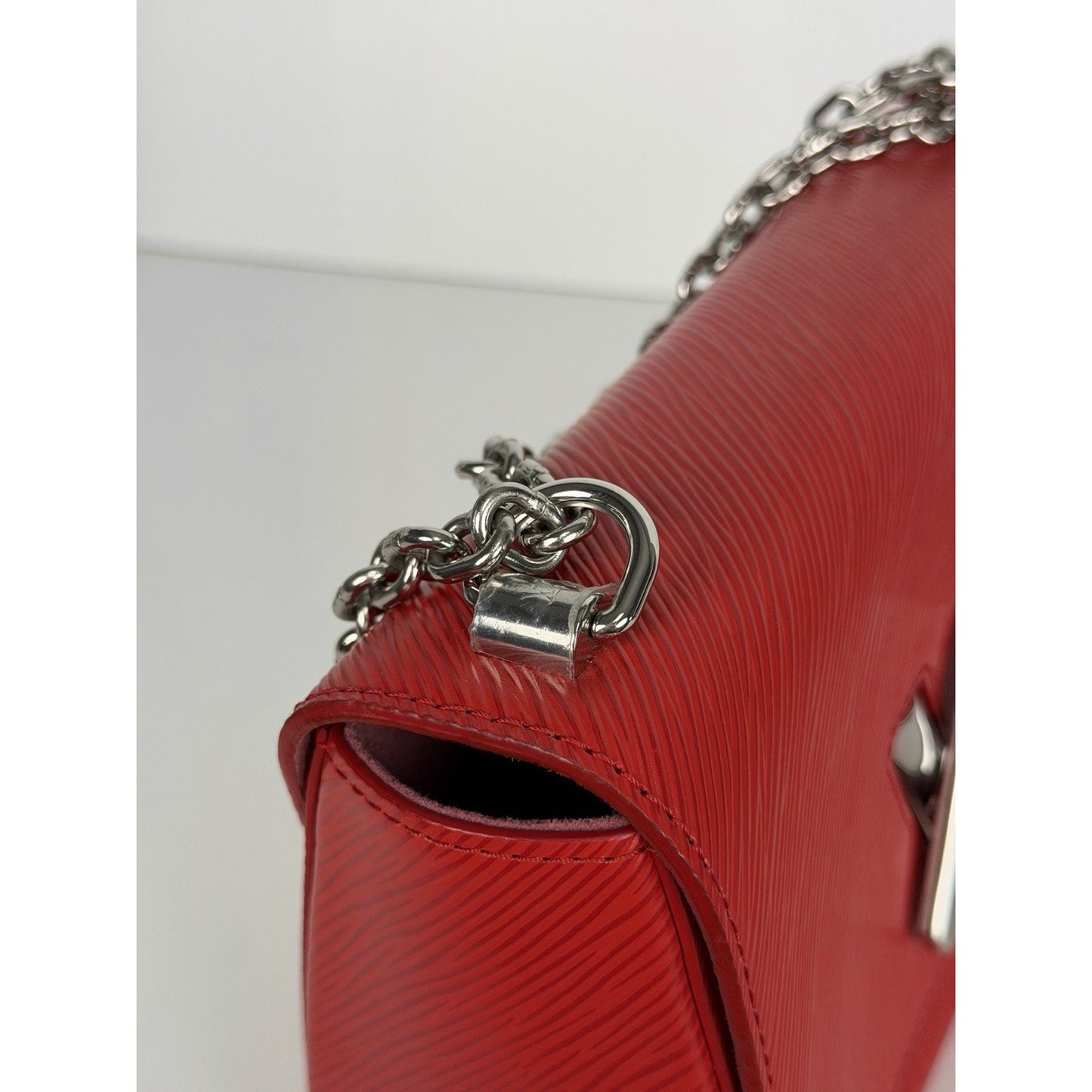 Louis Vuitton Coquelicot Epi Leather Twist MM Shoulder Bag (2019) B4
