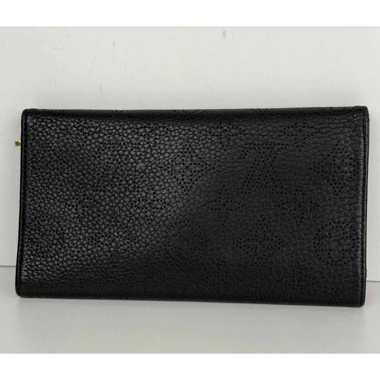 Louis Vuitton Mahina Amelia Wallet Textured Leather & Gold-tone PushLock K1