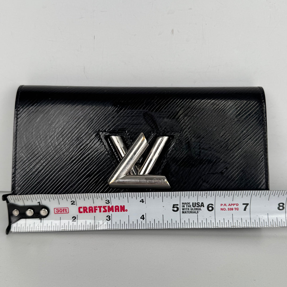 Louis Vuitton Twist Long Wallet in Black Epi Leather LV Twist-Lock Closure 2015 K3