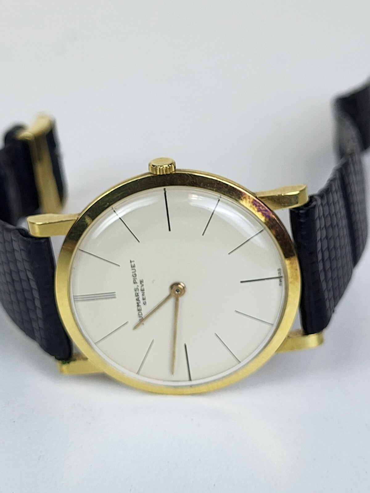 Audemars Piguet Watch Ultra Thin - 18K Yellow Gold - Manual Wind Movement  