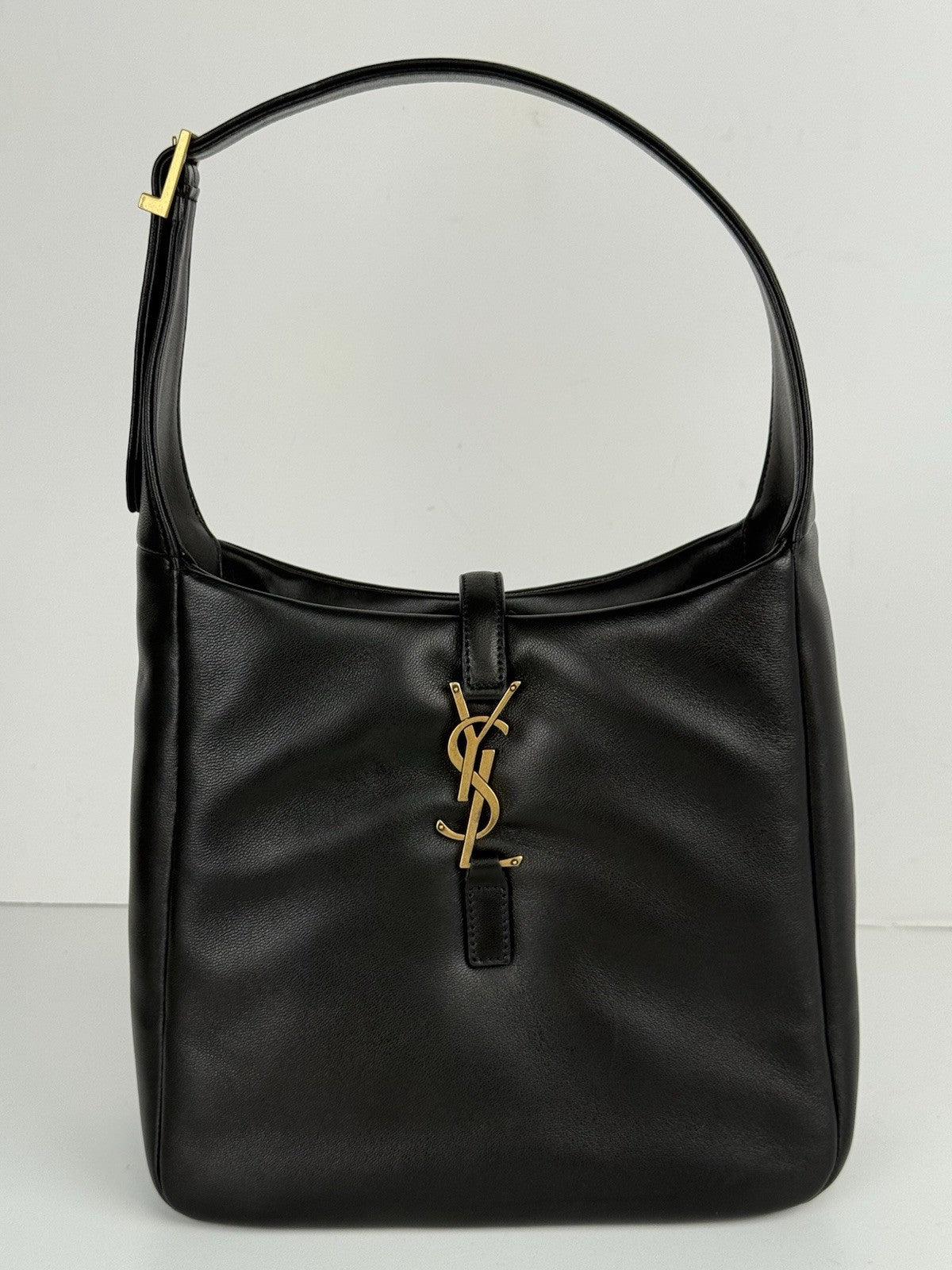 Saint Laurent Black Smooth Calfskin Le 5 a 7 Hobo