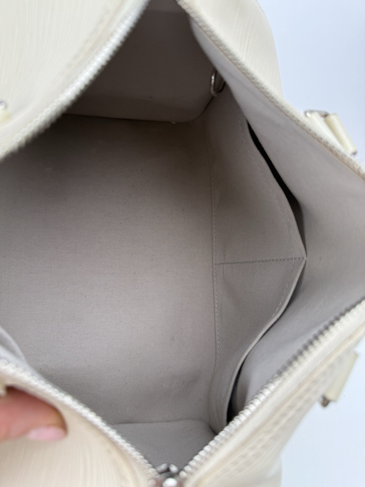 Louis Vuitton Handbag Rare Ivory EPI Speedy 25  Bag