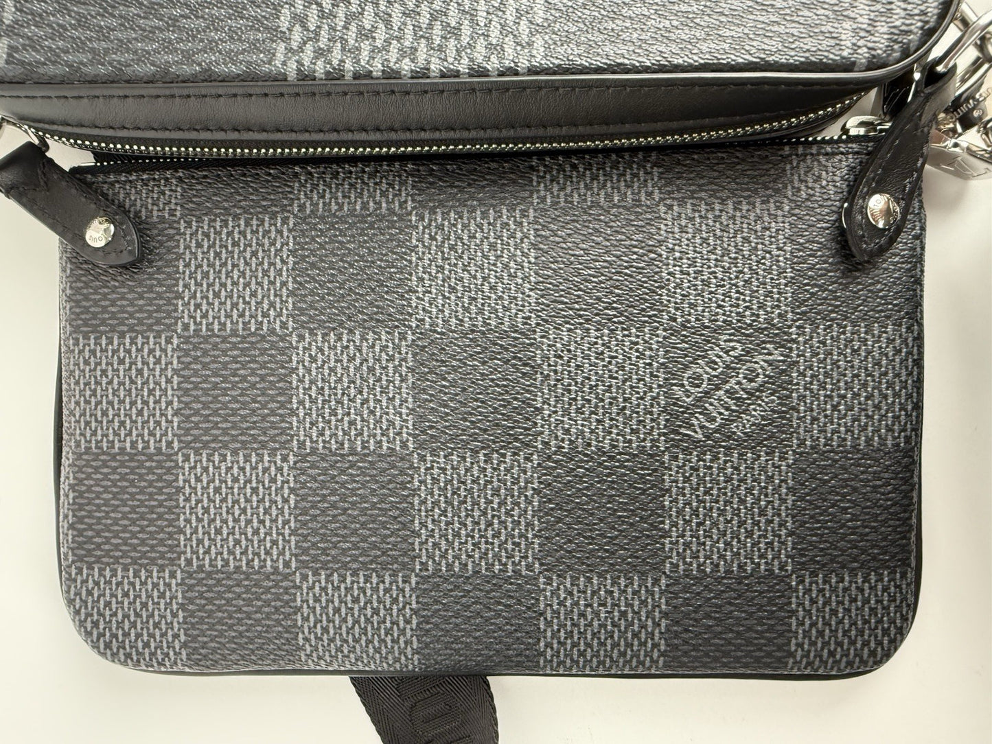 Louis Vuitton Trio Messenger Damier Ebene Men's Bag in Grey