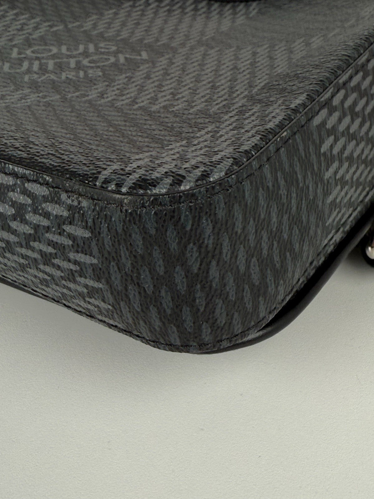 Louis Vuitton Trio Messenger Damier Ebene Men's Bag in Grey