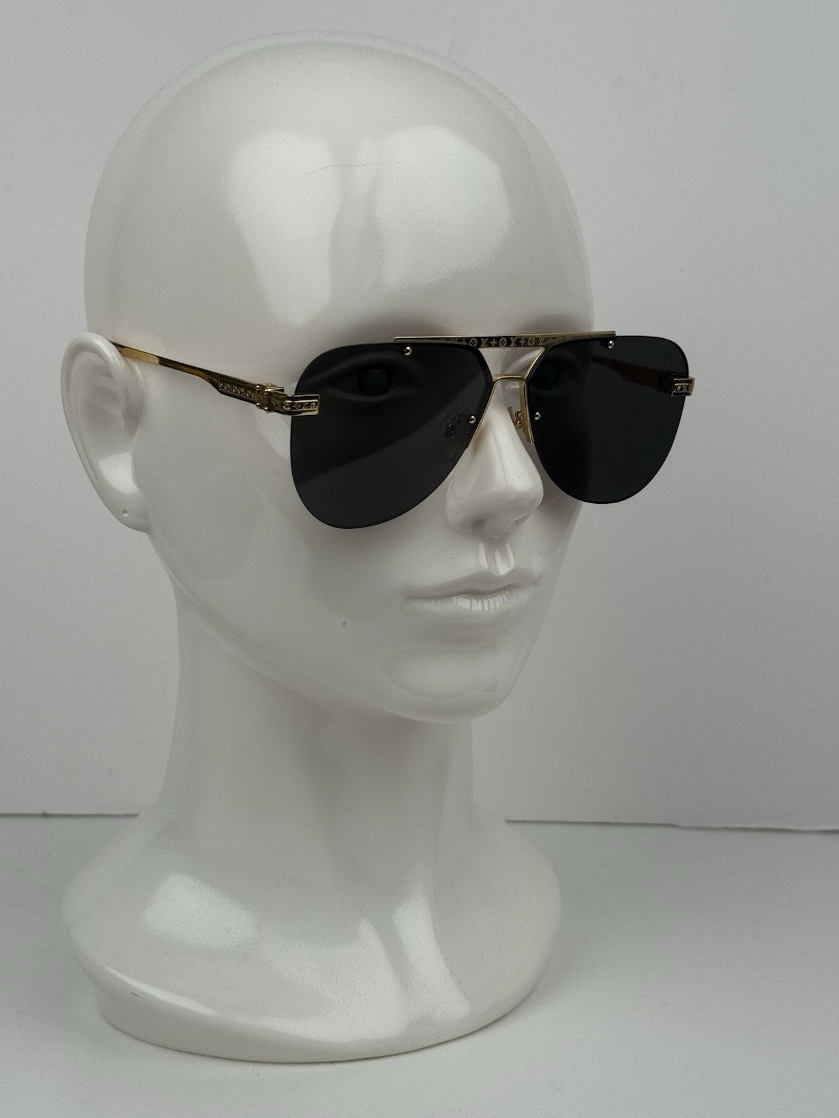 Louis Vuitton Sunglasses Z1261E Gold Frame For Women 63/13