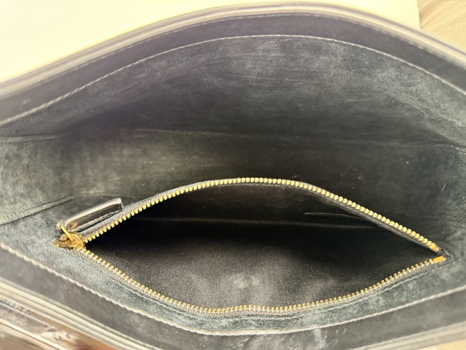 Saint Laurent Le 5 À 7 Hobo Bag Black Leather