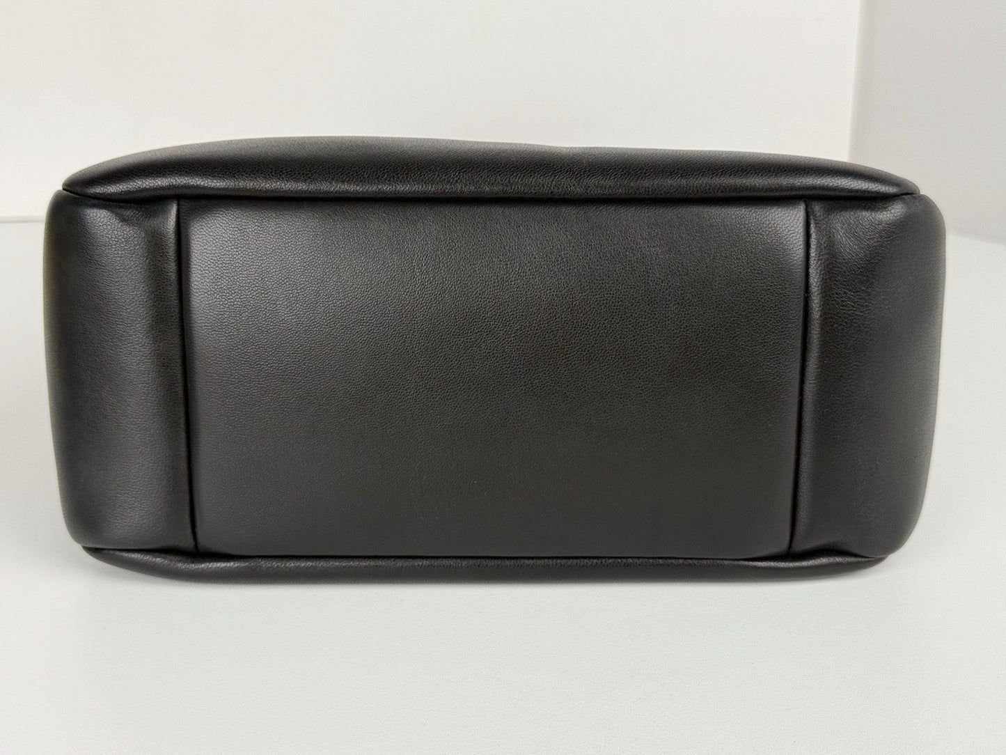 Saint Laurent Black Smooth Calfskin Le 5 a 7 Hobo