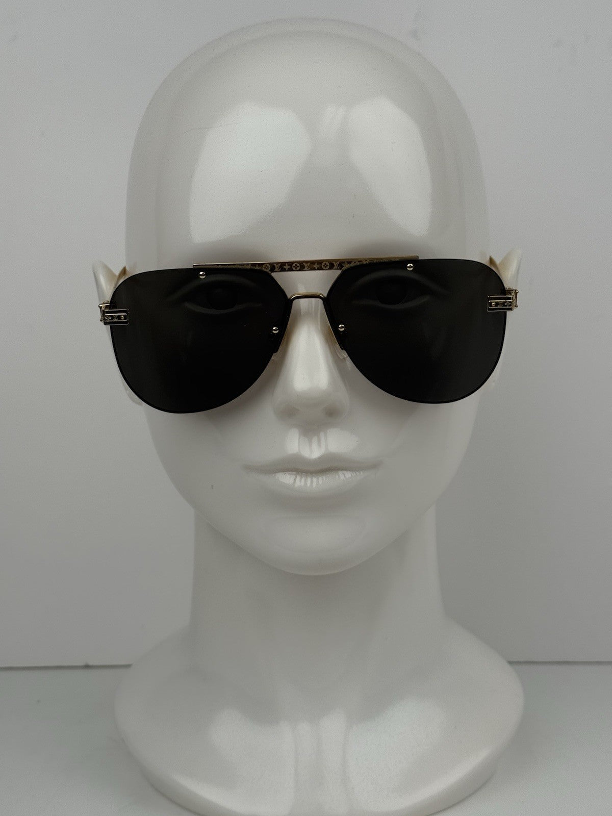 Louis Vuitton Sunglasses Z1261E Gold Frame For Women 63/13