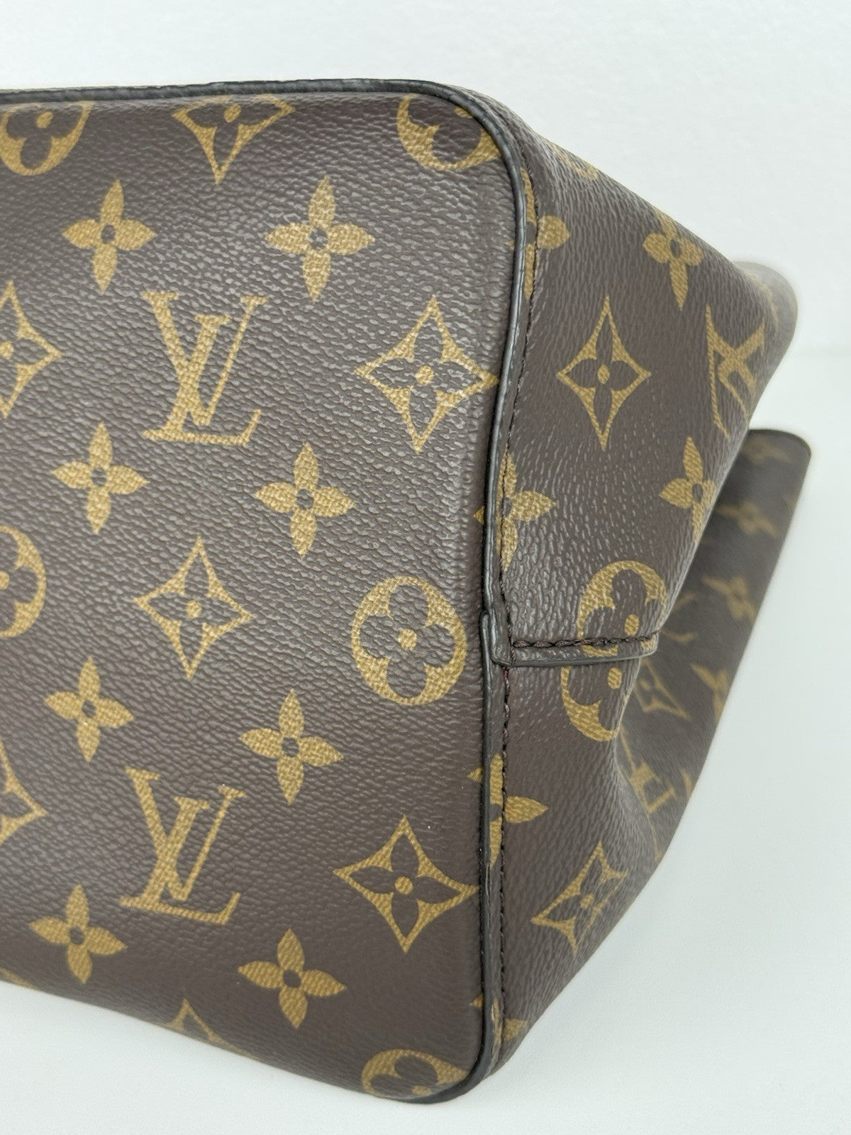 Louis Vuitton NeoNoe Handbag Monogram Canvas MM Women’s Shoulder Bag