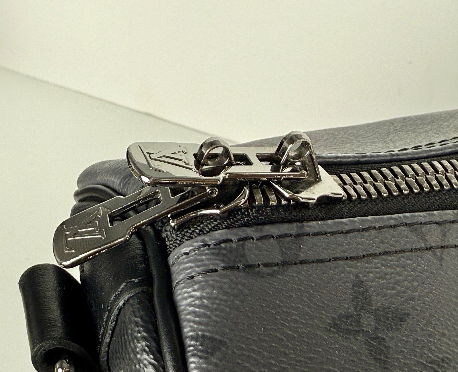 Louis Vuitton Duffle Bag M Monogram Eclipse Keepall Canvas Black/Gray Size 50
