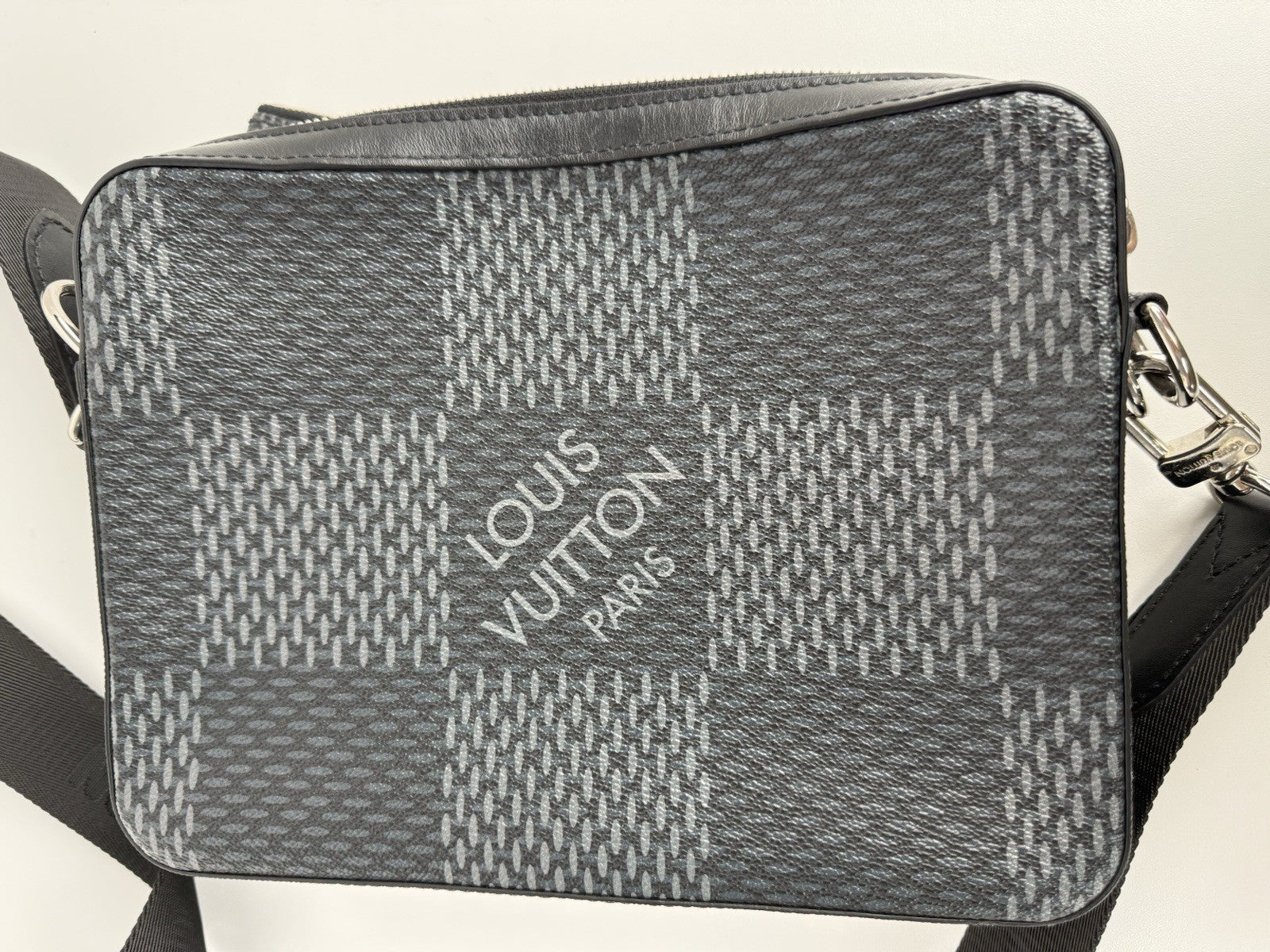 Louis Vuitton Trio Messenger Damier Ebene Men's Bag in Grey