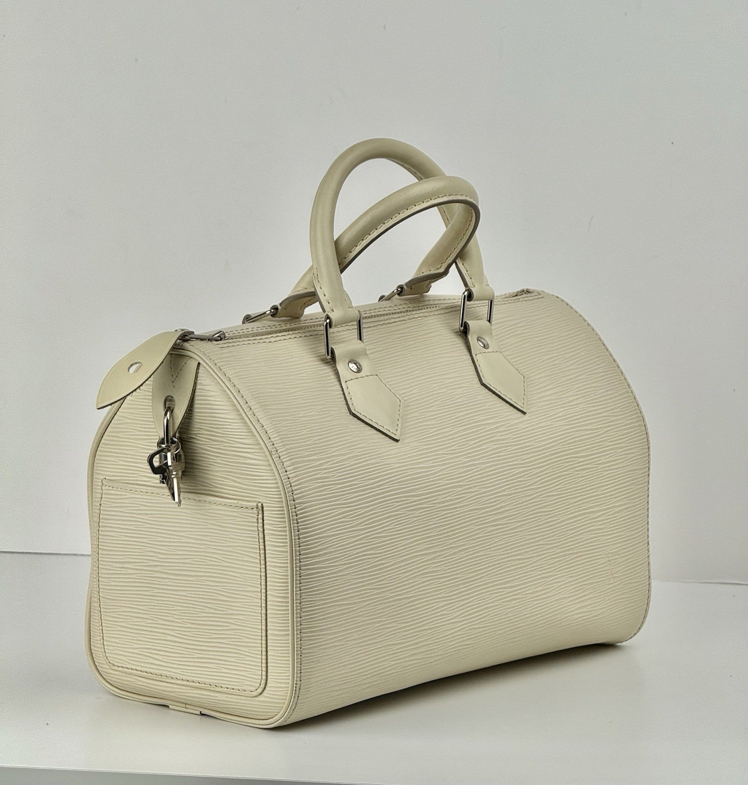 Louis Vuitton Handbag Rare Ivory EPI Speedy 25  Bag
