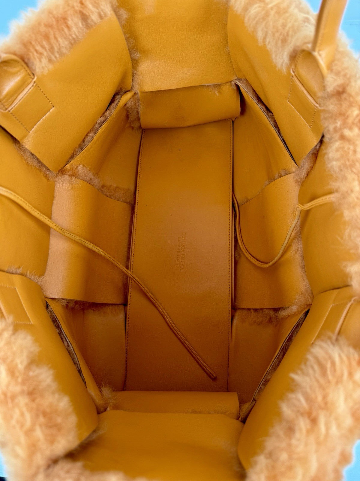 RRP $4100 Bottega Veneta Arco Medium Intrecciato Shearling Tote