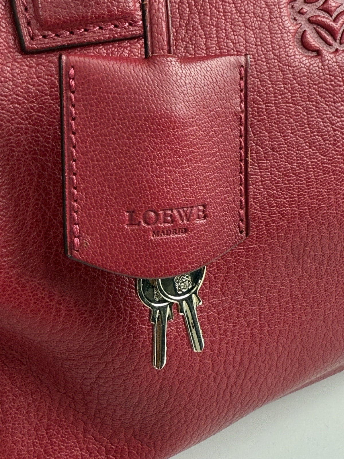 Loewe Womens Double Handle Grain Leather Amazona Shoulder Bag Pink