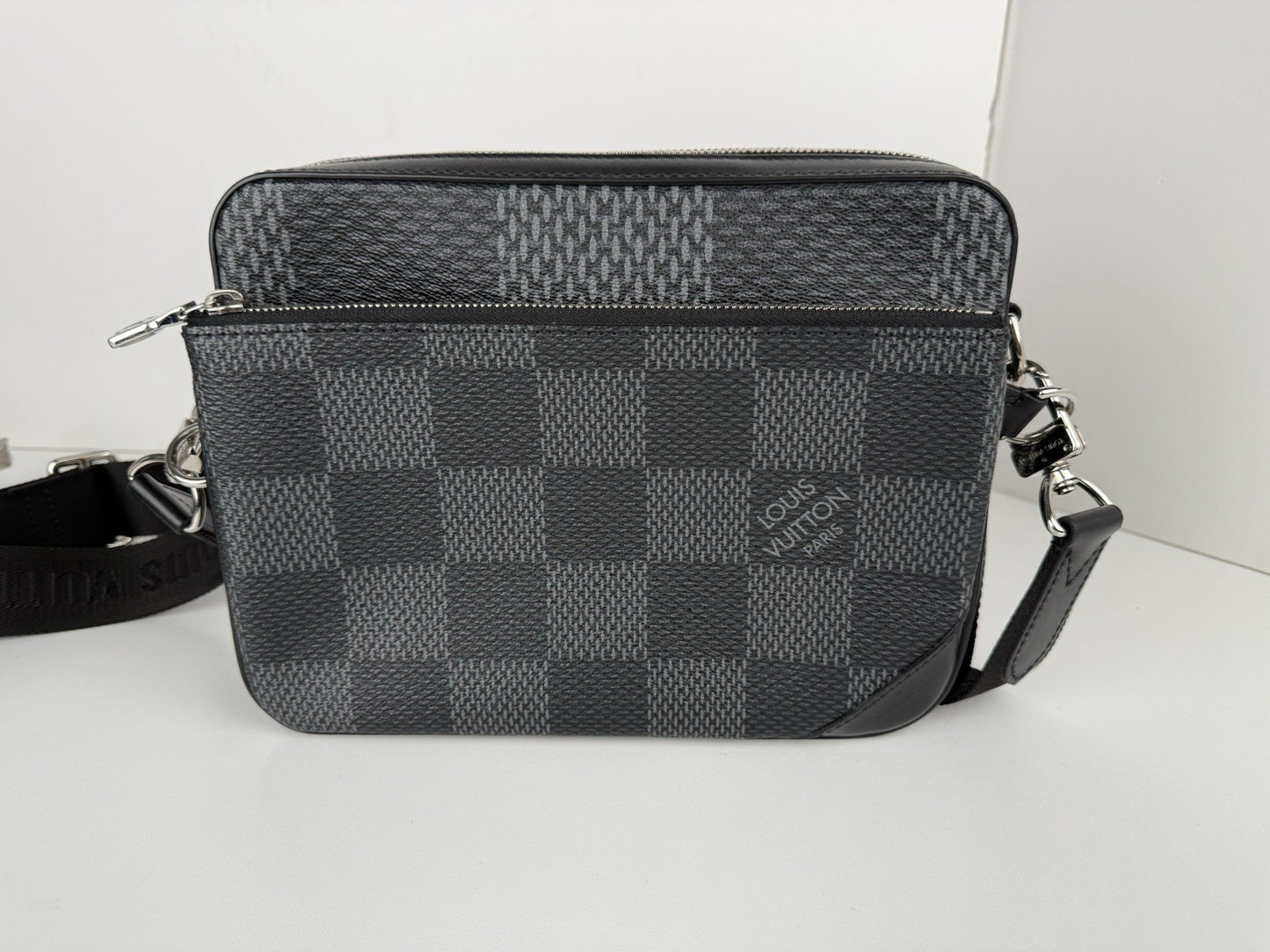 Louis Vuitton Trio Messenger Damier Ebene Men's Bag in Grey