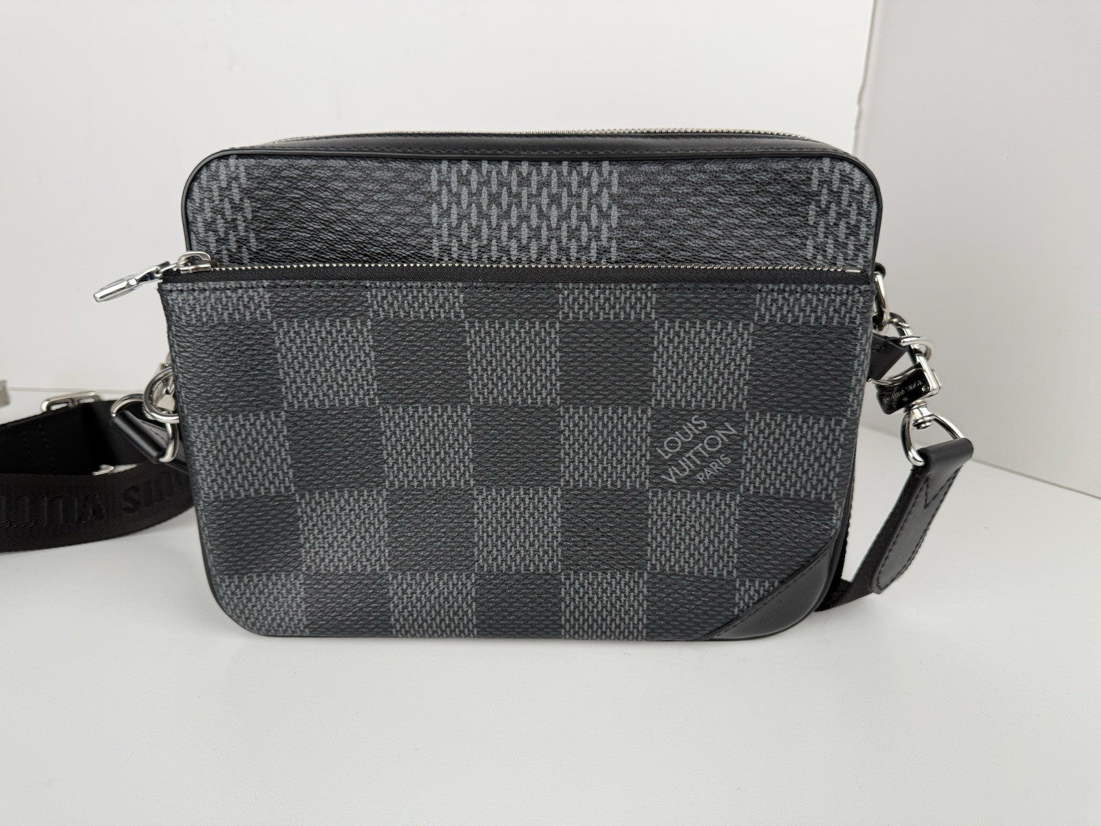 Louis Vuitton Trio Messenger Damier Ebene Men's Bag in Grey