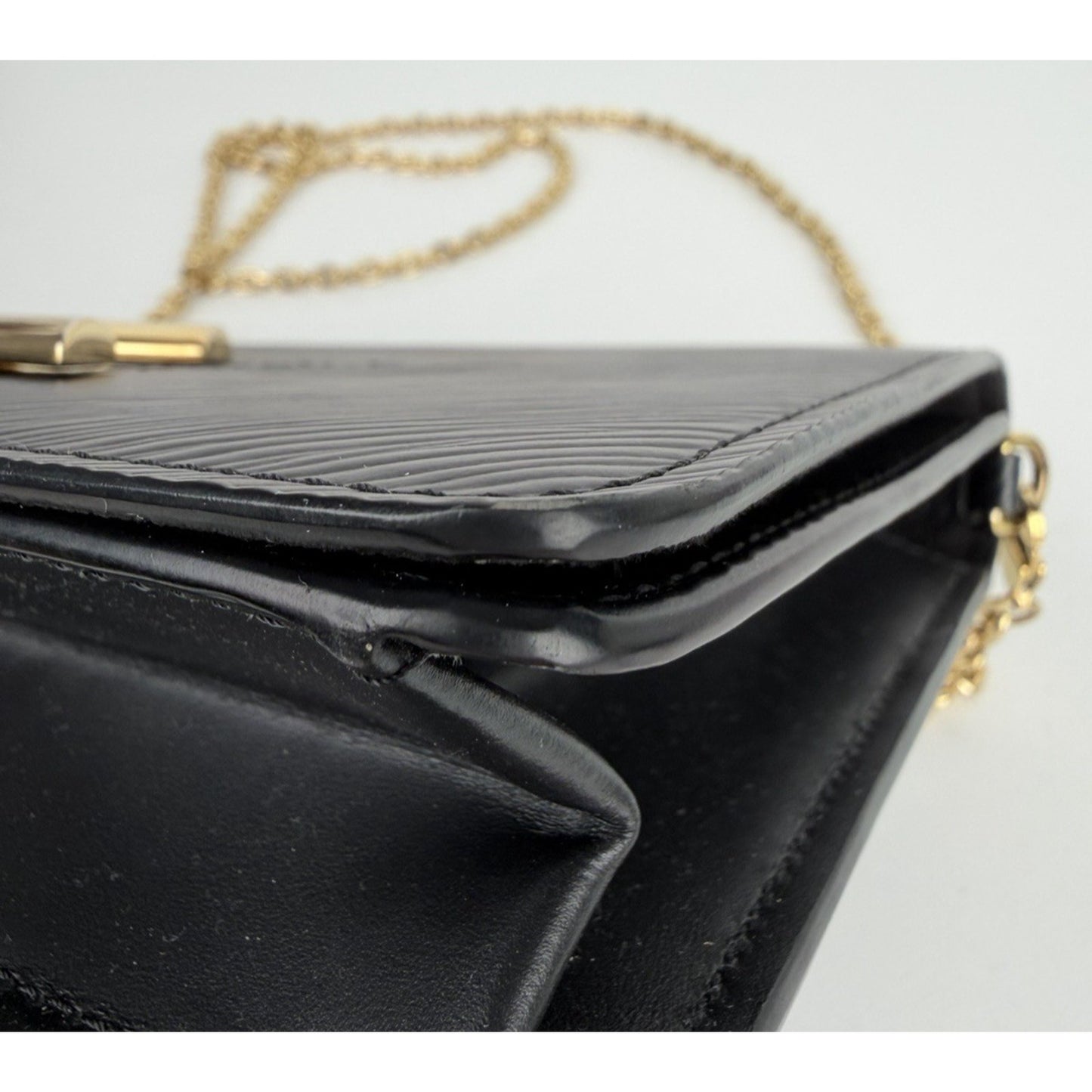 Louis Vuitton Epi Twist Belt Chain Wallet in Black Textured Leather NFC S18