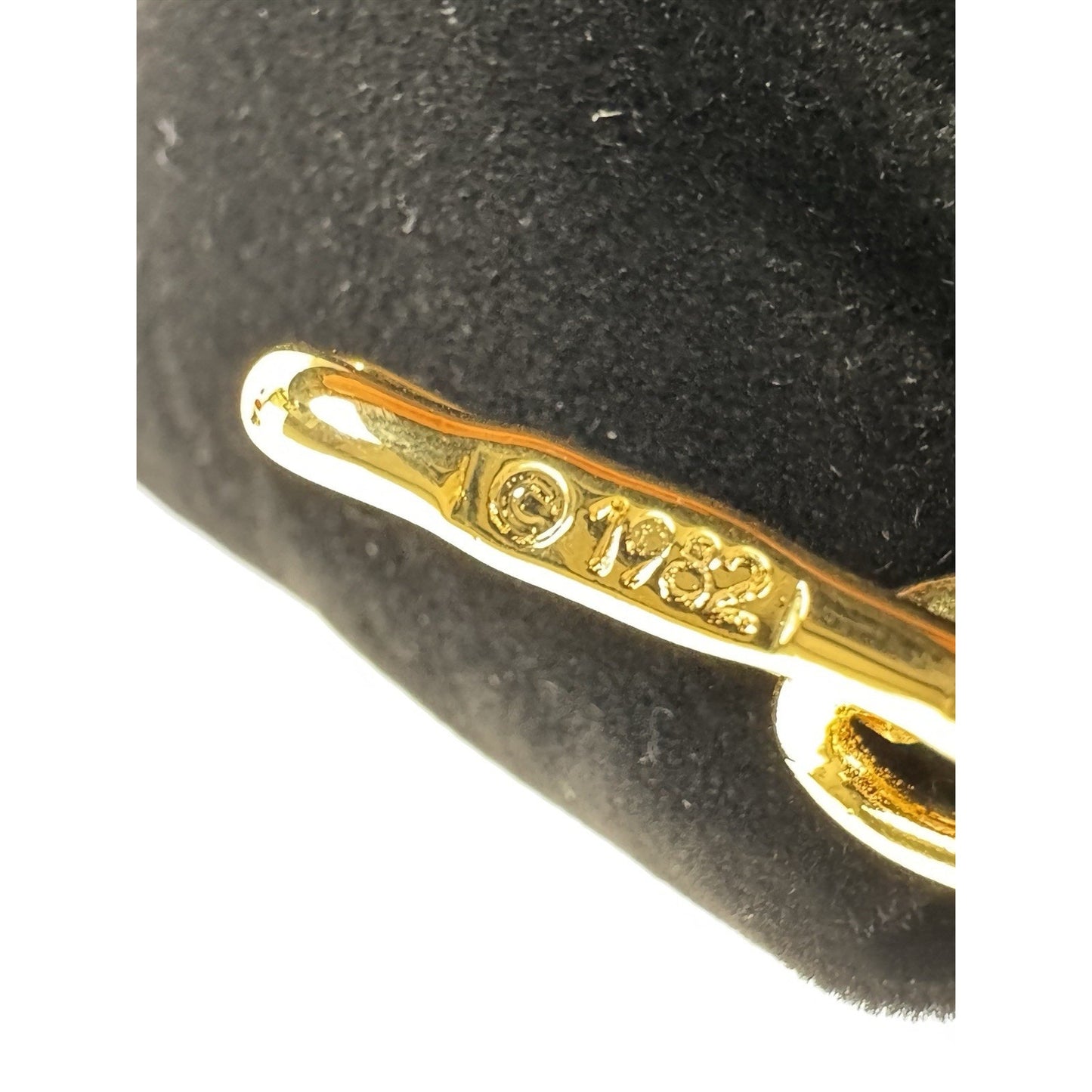 LAYAWAY: Chanel Gold-plated Metal Chain Belt with CC Logo Medallion K-1 (Copy)