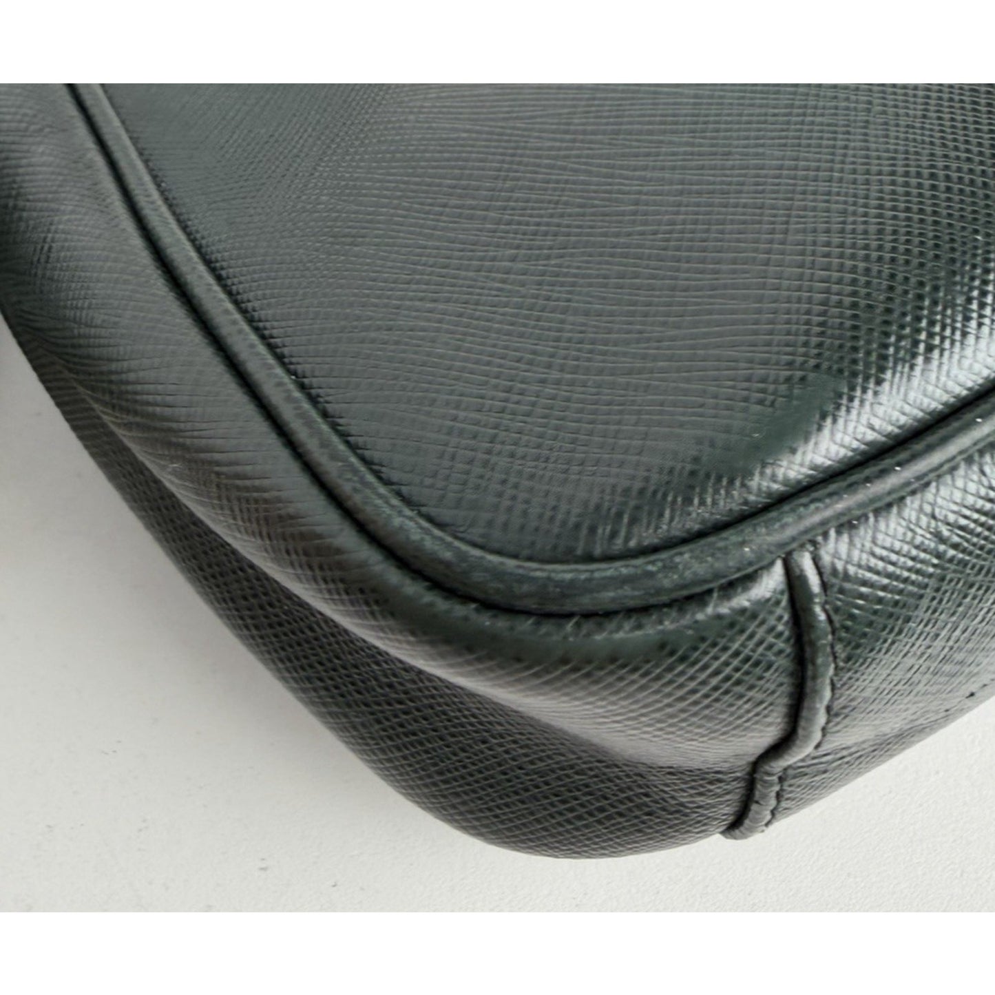 Prada Re-Edition 2005 Saffiano Leather Shoulder Bag in Emerald Green S10