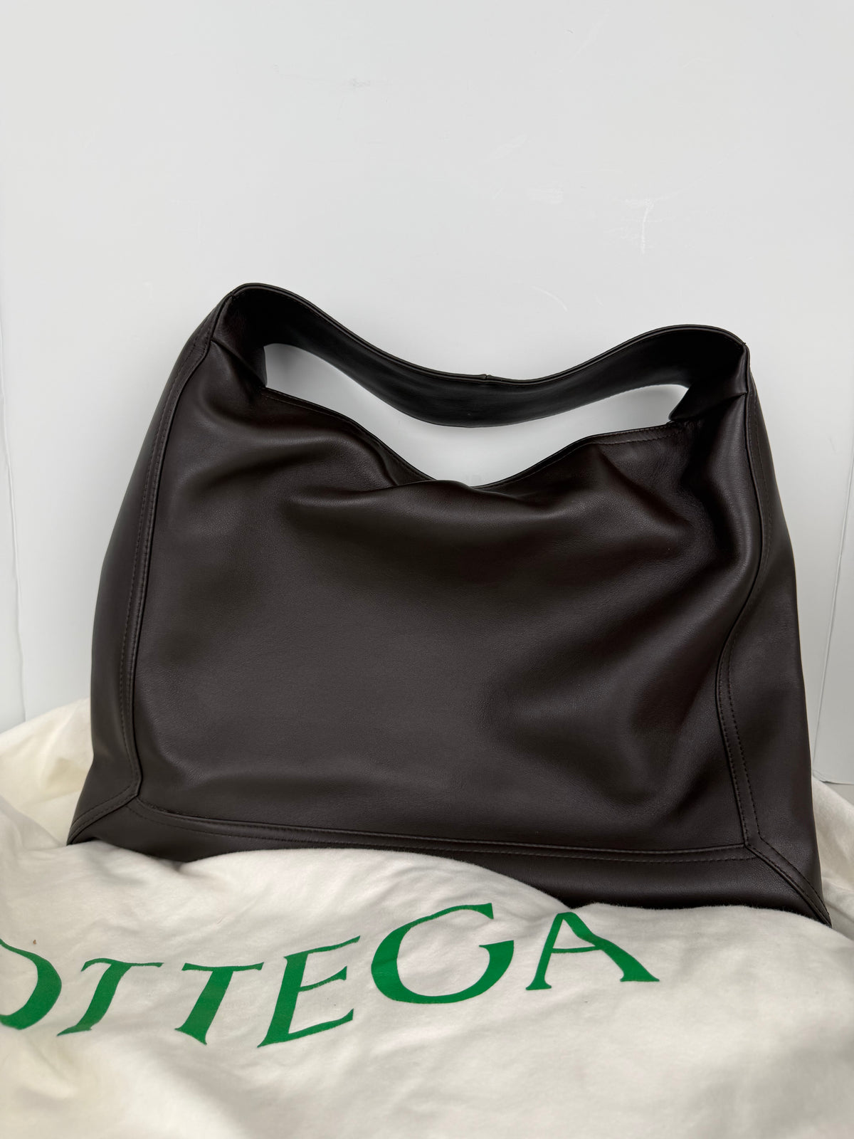Bottega Veneta Large Hop Bag in Dark Brown Calfskin Leather YF1