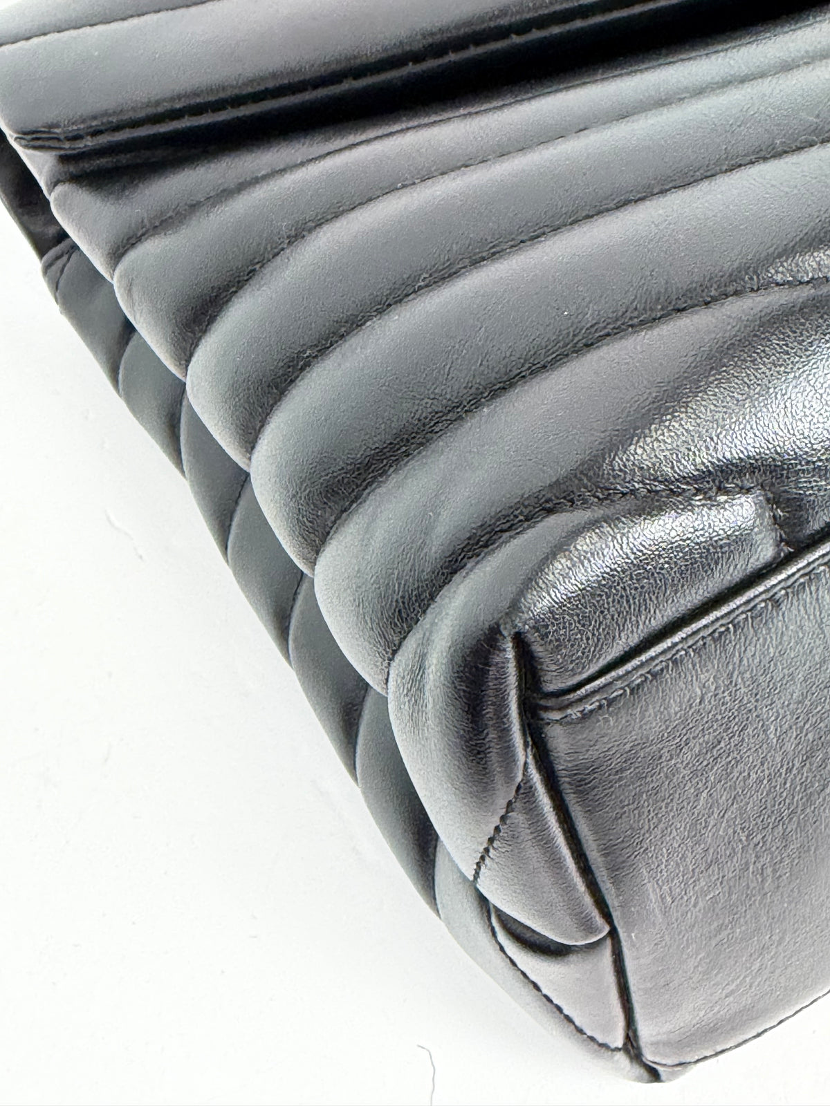 Saint Laurent Loulou Shoulder Bag Medium in Black Leather YD7