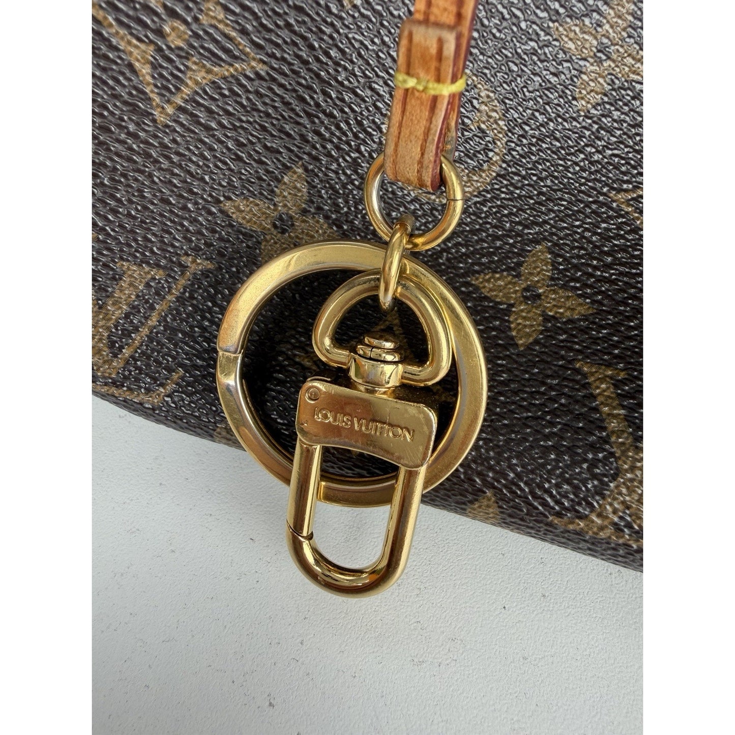 Louis Vuitton Artsy Shoulder Bag MM in Brown LV Monogram Coated Canvas 2011 d-S