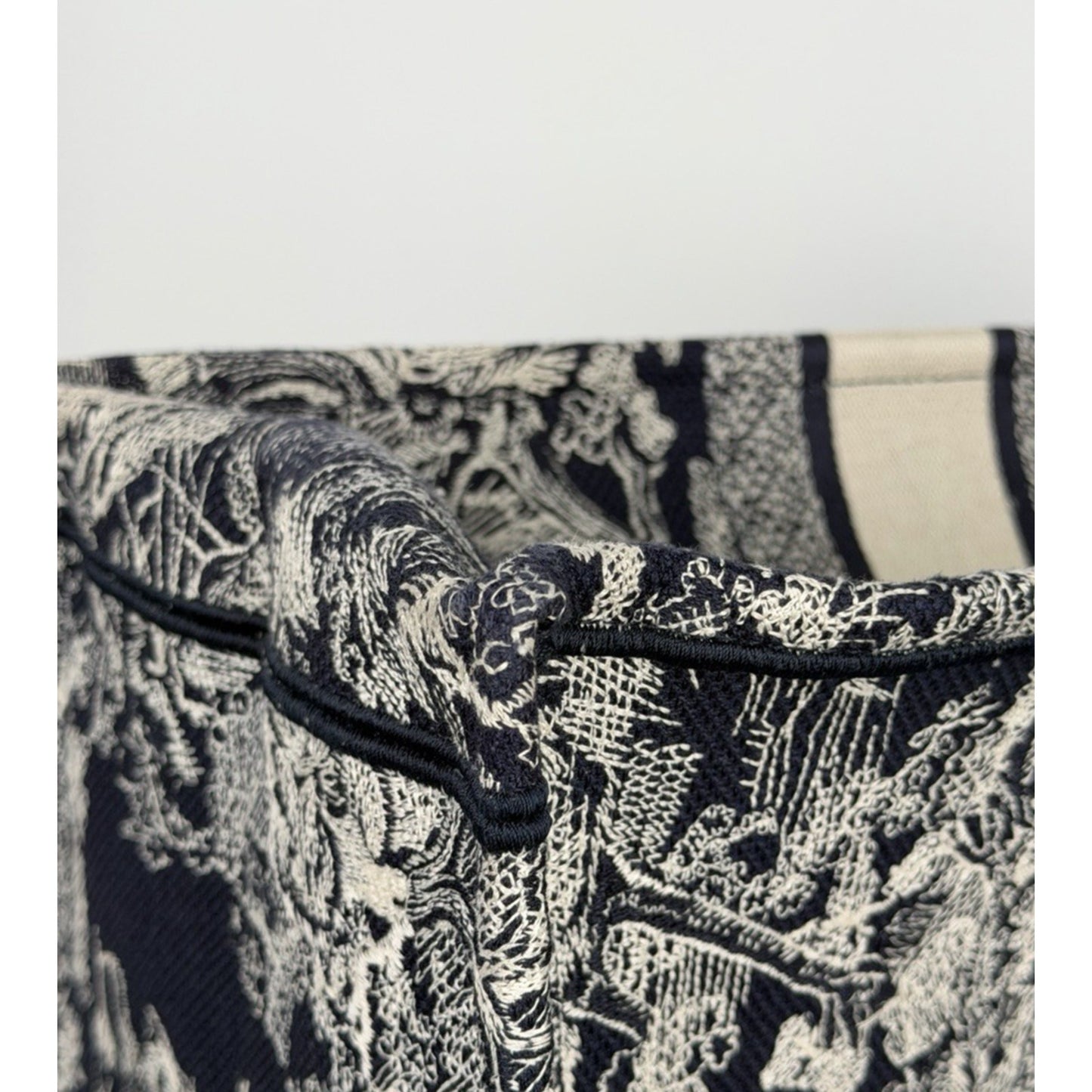 Christian Dior Book Tote Large in Blue and Ecru Toile de Jouy Motif 2021 F3