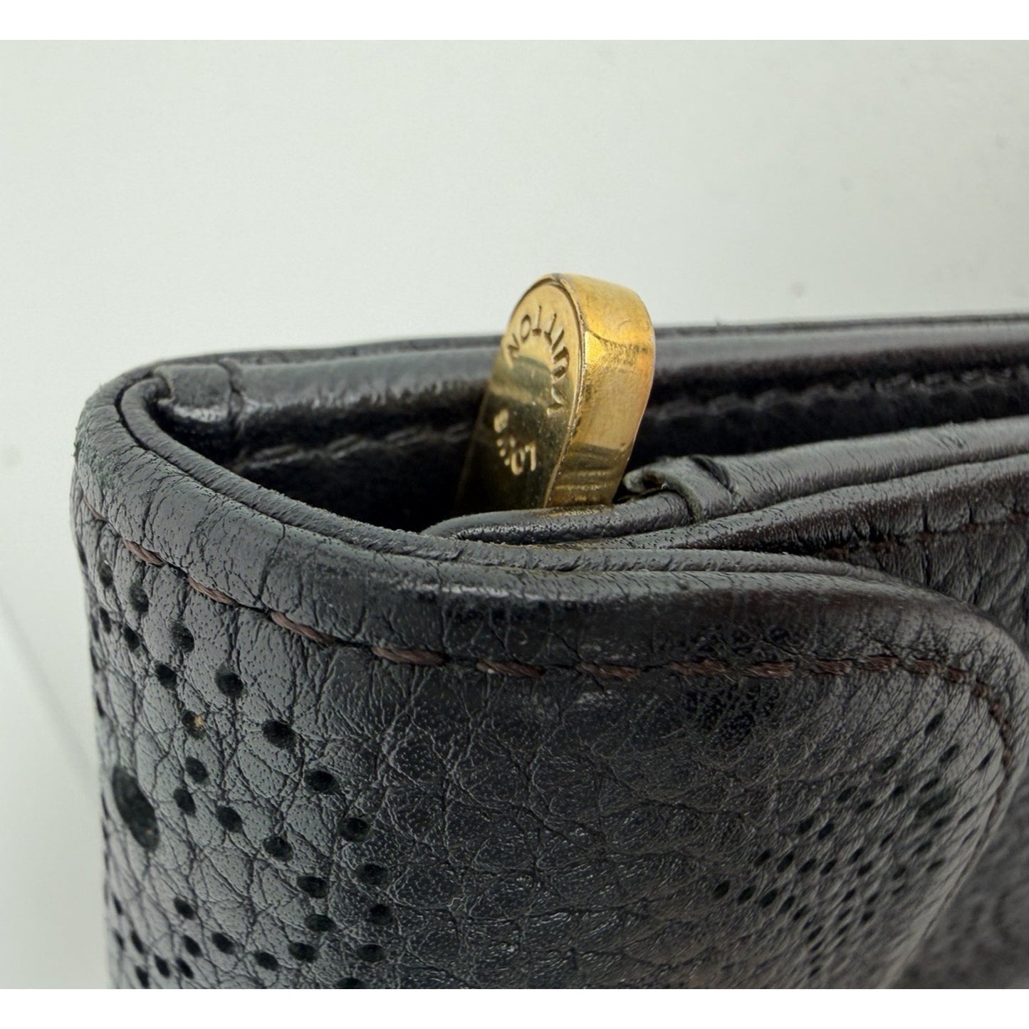 Louis Vuitton Mahina Amelia Wallet Textured Leather & Gold-tone PushLock K1
