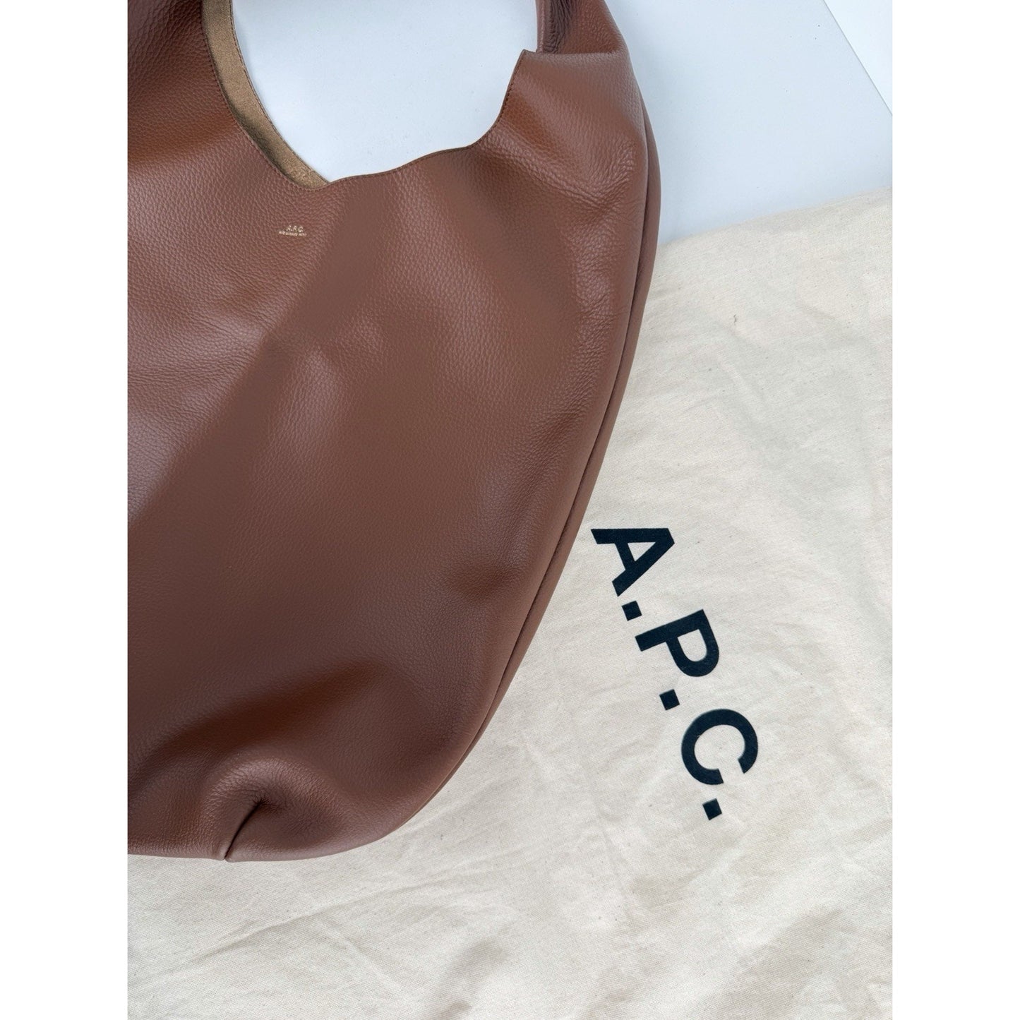 A.P.C. Le Neige Slouchy Hobo Bag Unisex in Cognac Brown Grained Leather S-19