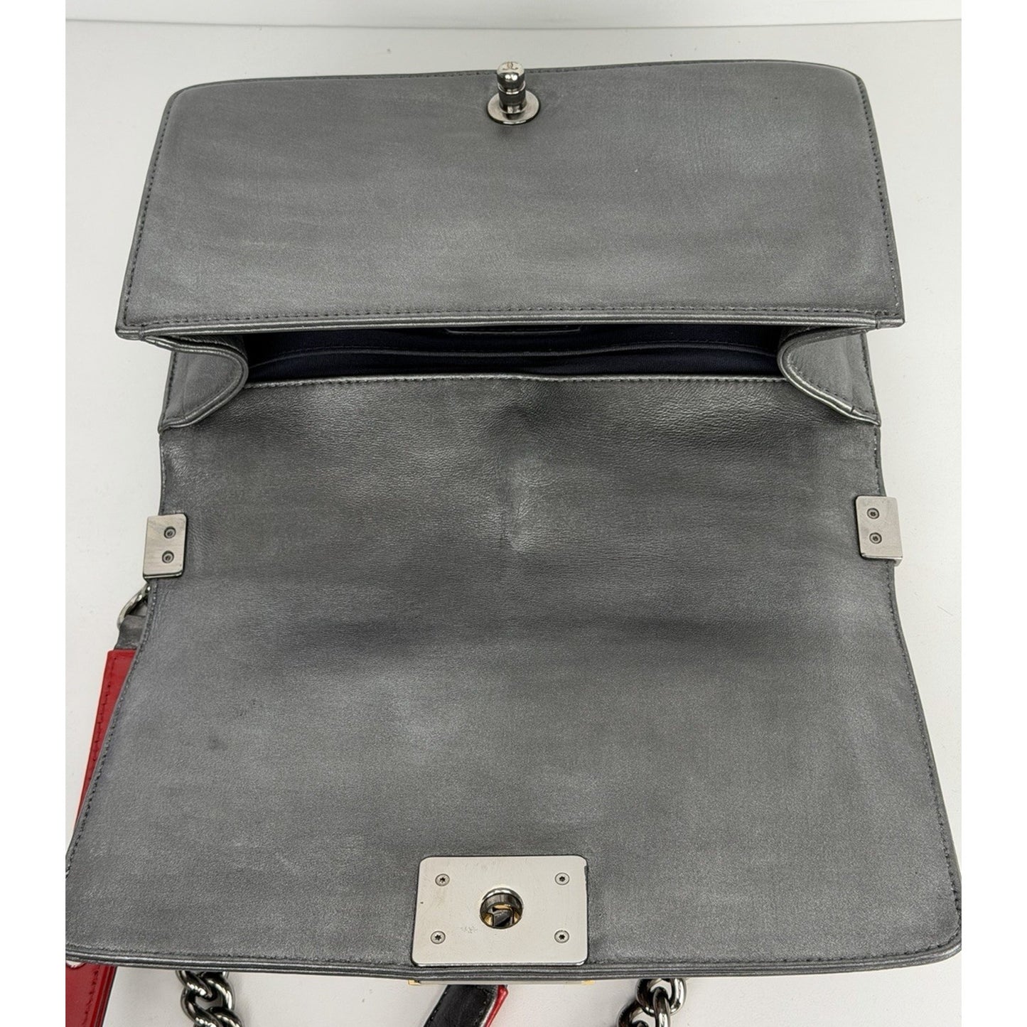 Chanel Medium Boy Flap Shoulder Bag in Grey Cube Embossed Leather 2013-2014 S