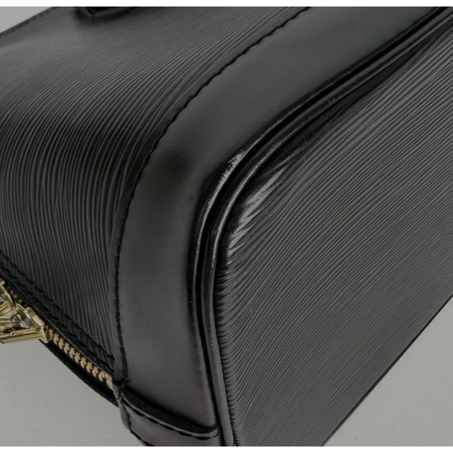 Louis Vuitton Alma PM Handbag in Black Epi Leather Vintage 1997 S