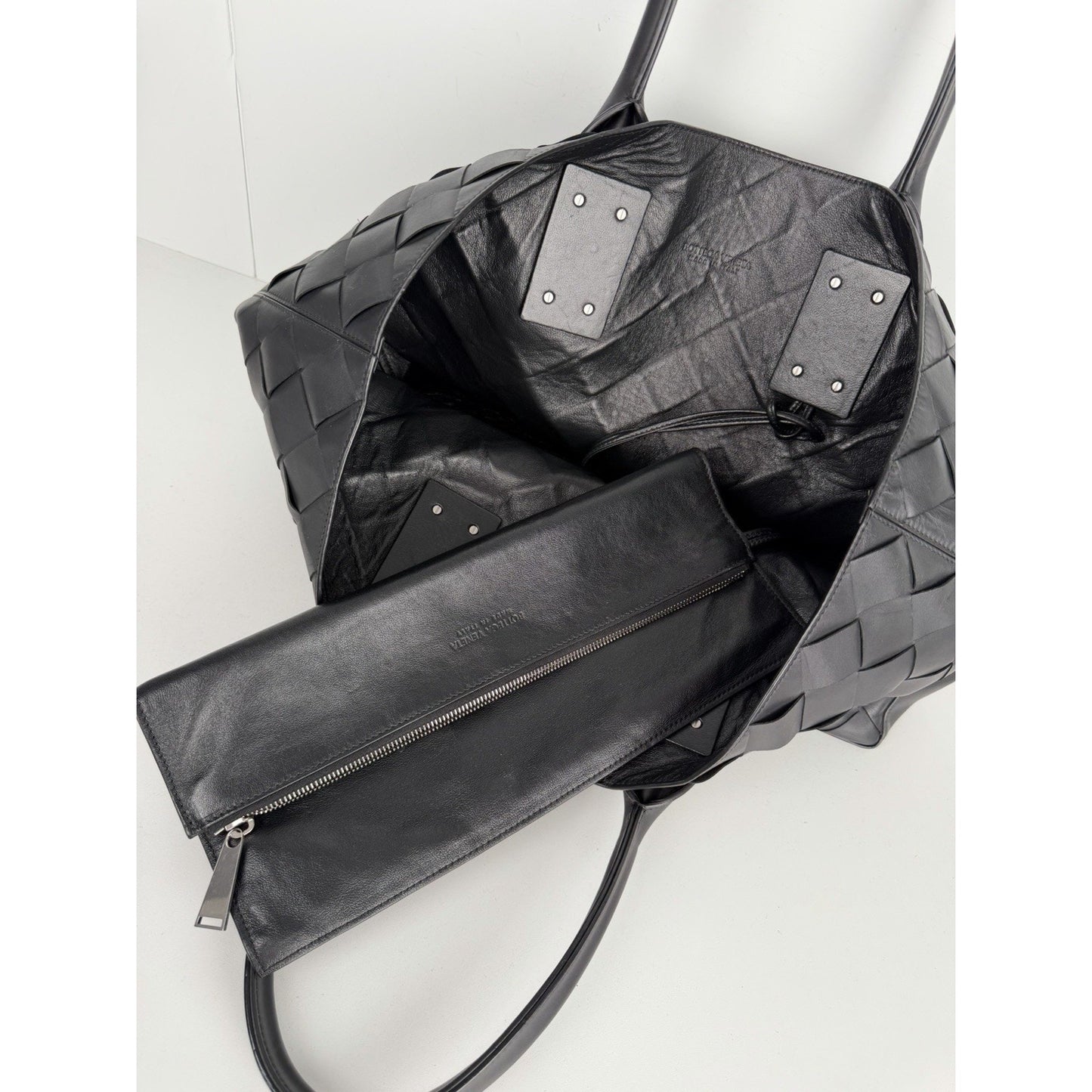 Bottega Veneta Cabat Maxi Intrecciato Tote Bag Medium in Black Leather R1