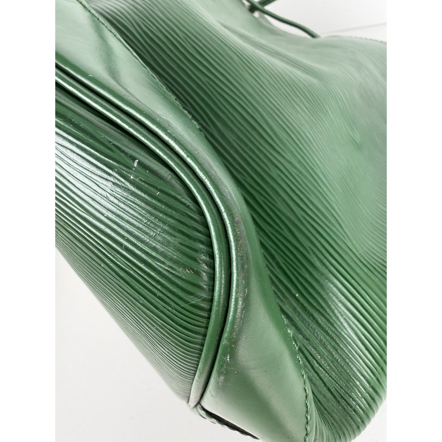 Louis Vuitton NeoNoe Shoulder Bag MM in Green Epi Leather 2013 S