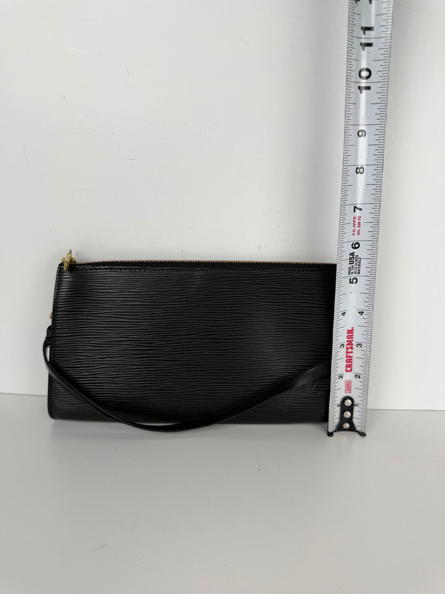 Louis Vuitton Pochette Accessoires Bag Vintage in Black Epi Leather 2000 S-05