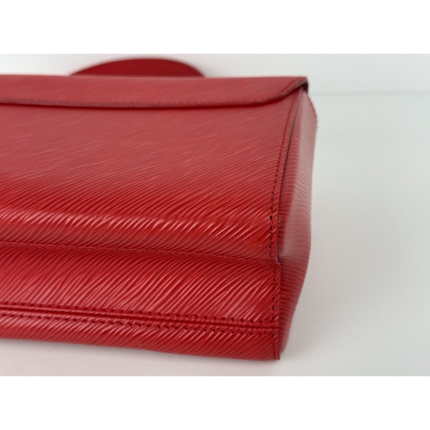 Louis Vuitton Twist MM Shoulder Bag Red Epi Leather with Silver Hardware