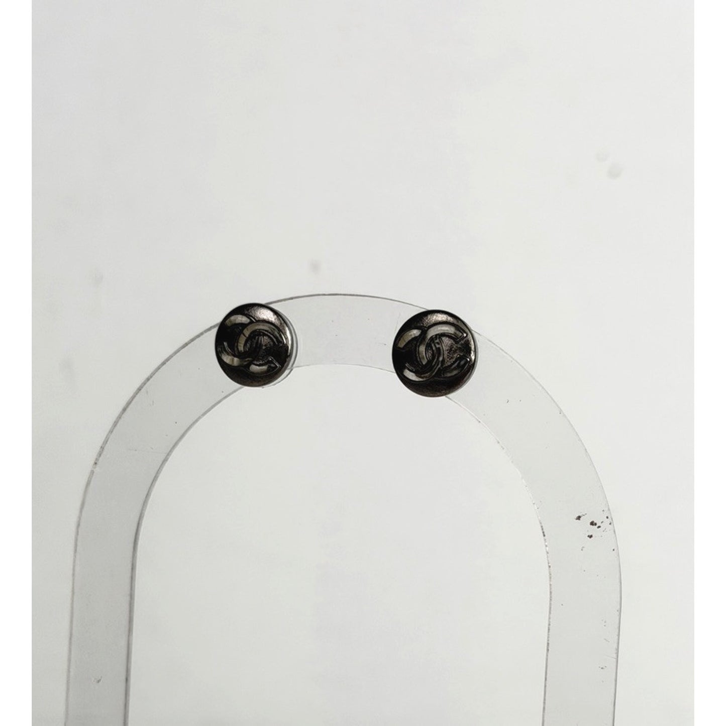 Chanel Ruthenium-Like Finish Round Stud Earrings with CC Logo Design K3