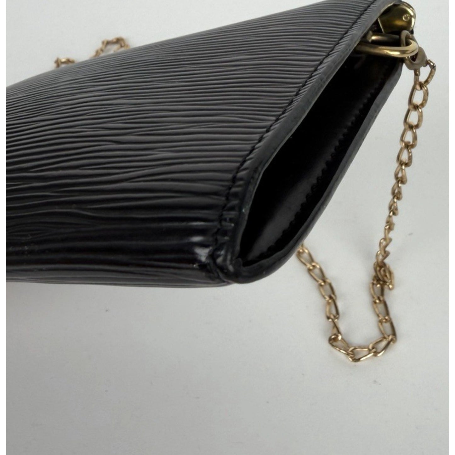 Louis Vuitton Pochette Accessoires Bag in Black Epi Leather Vintage 2000 S-09
