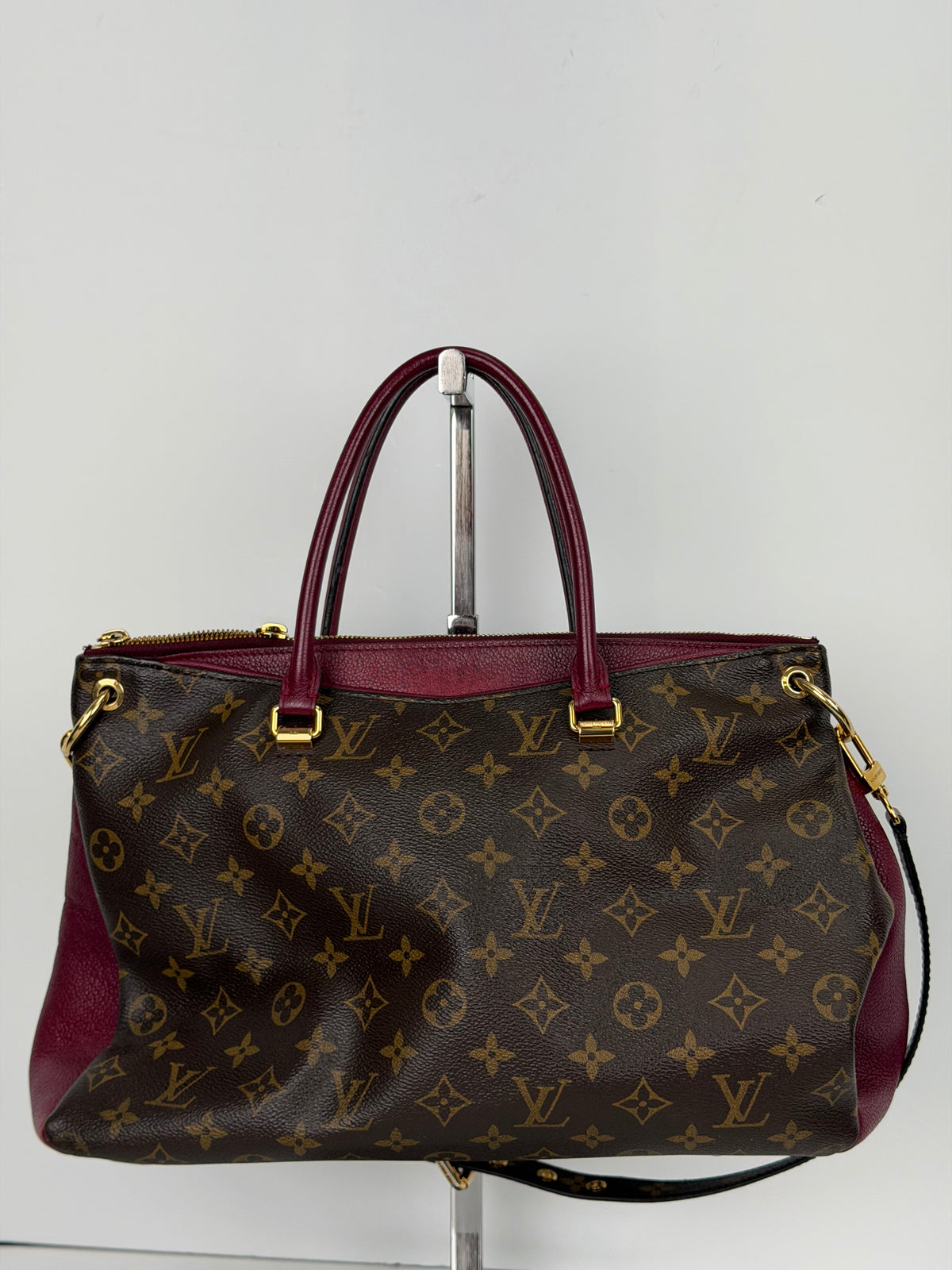 Louis Vuitton Pallas MM Bag in Brown LV Monogram Coated Canvas 2017 YS-22