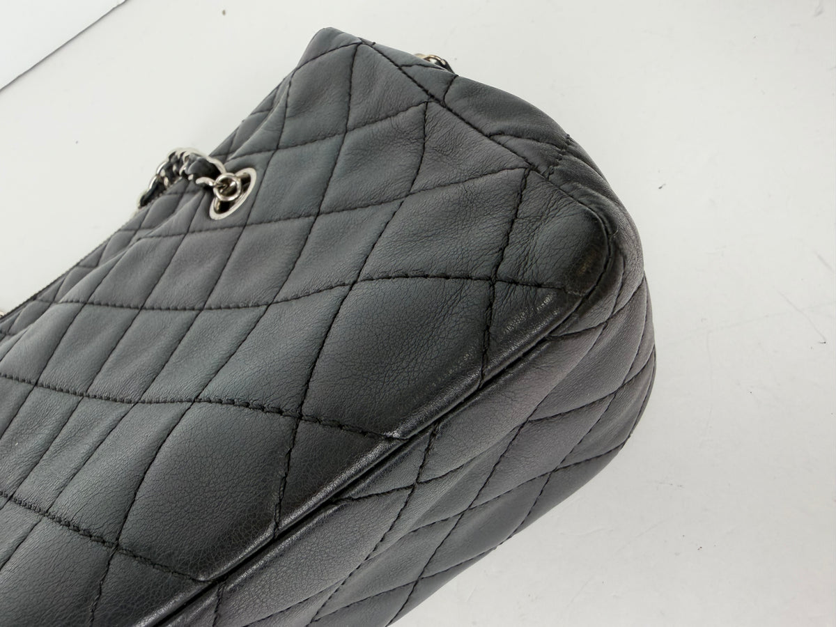Chanel In The Business Shoulder Bag in Quilted Leather Silver-Tone Hardware 2011  YC3