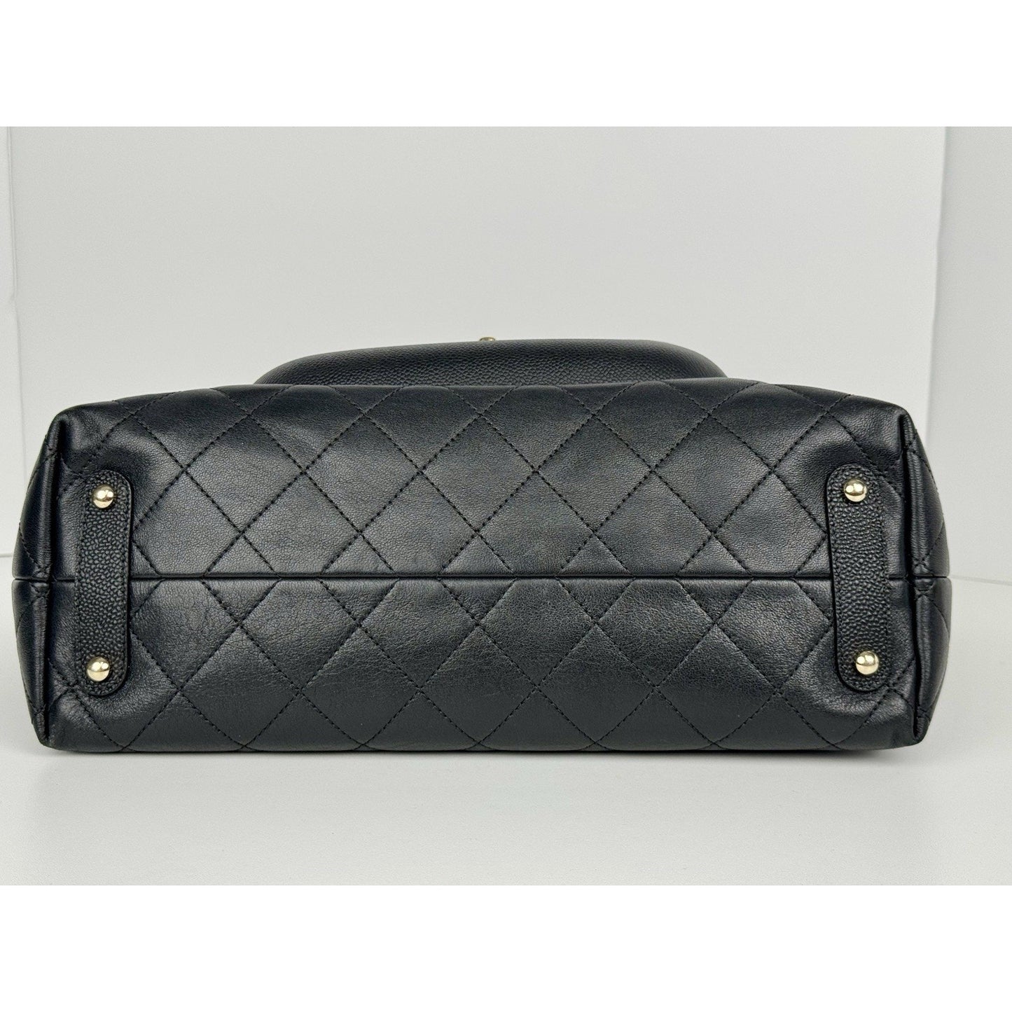 Chanel CC diamond-quilted tote bag in black calfskin & caviar leather