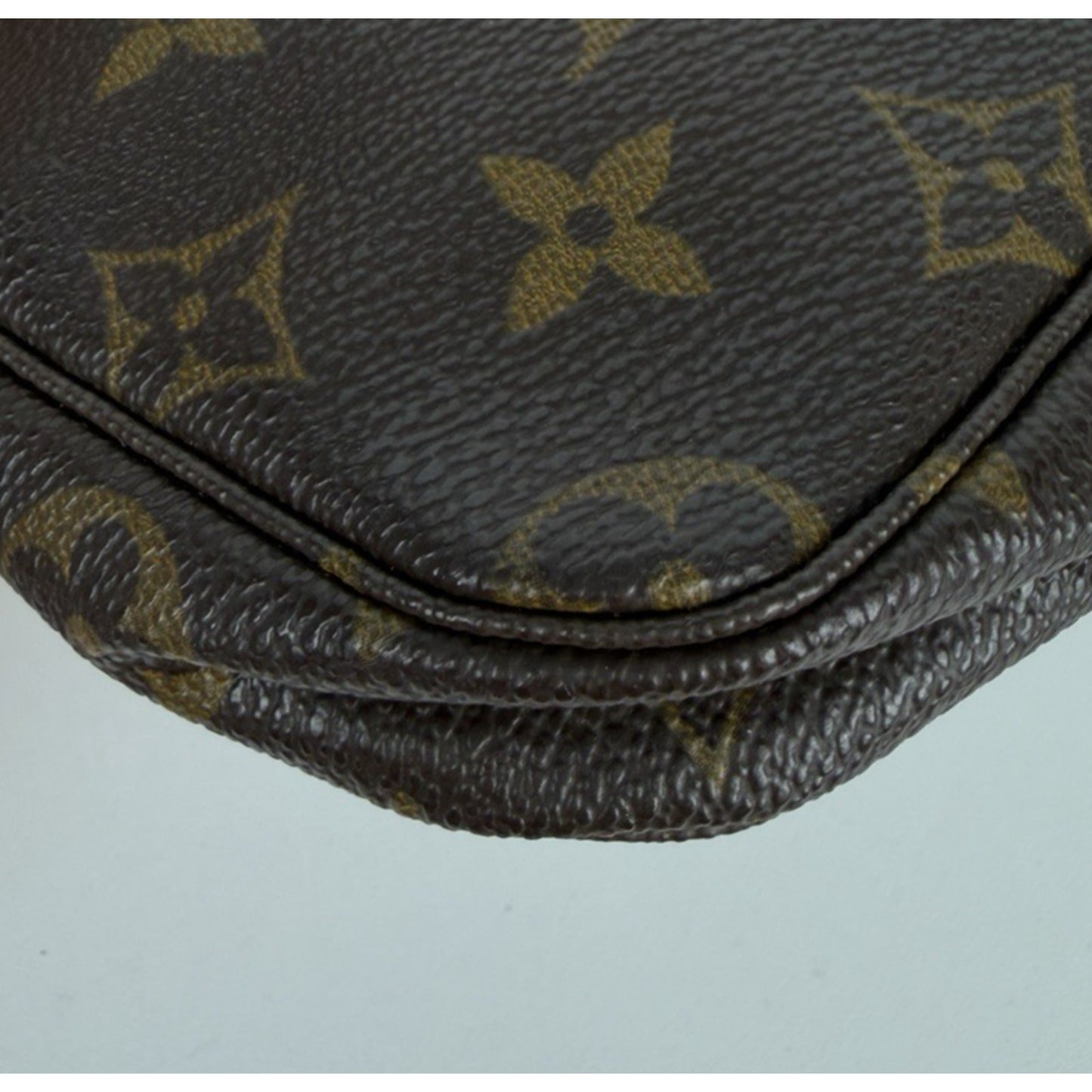 Louis Vuitton Mini Pochette Accessoires Bag in Coated Canvas Vintage 2004 S-05
