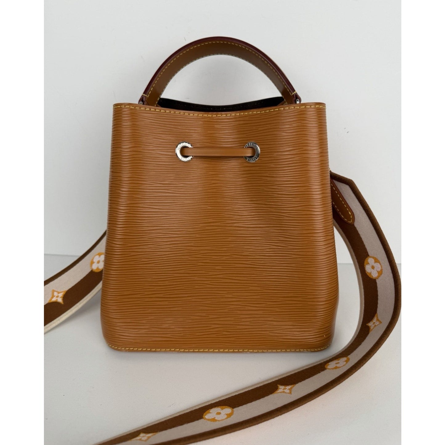 Louis Vuitton Neonoe Bucket Shoulder Bag BB in Gold Miel Epi Leather NFC C-7