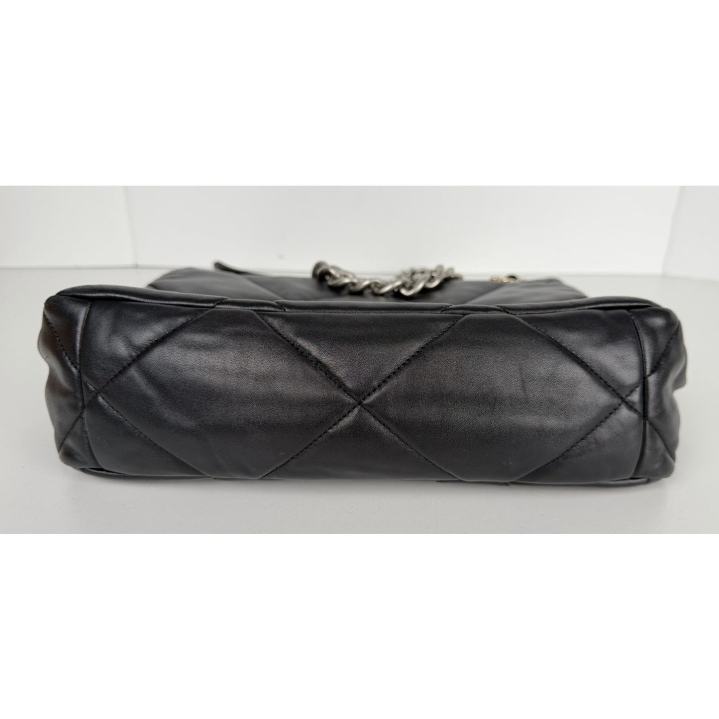 Chanel 19 Flap Maxi Bag in Black Lambskin Leather Two-Tone HW 2022 E8