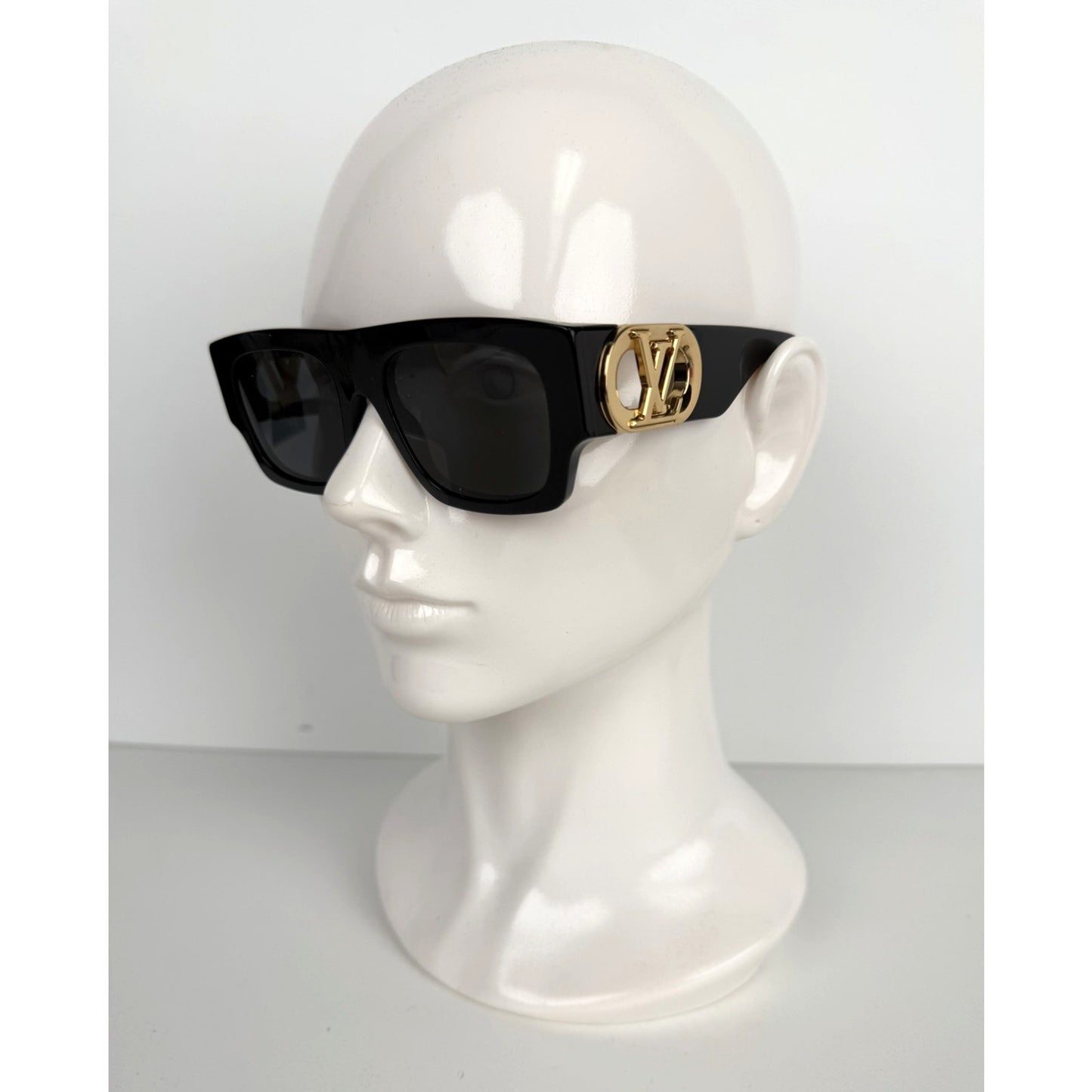Louis Vuitton LV Link Square Sunglasses in Black Acetate with Gold Hardware