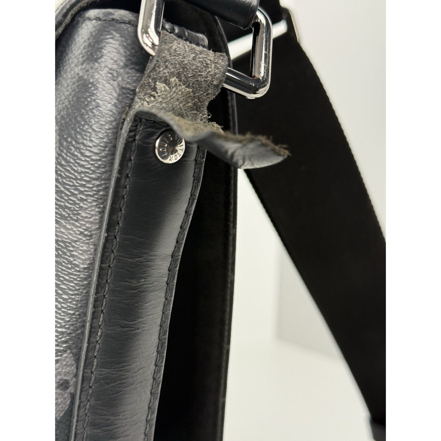 LOUIS VUITTOM District PM Monogram Eclipse Messenger Bag